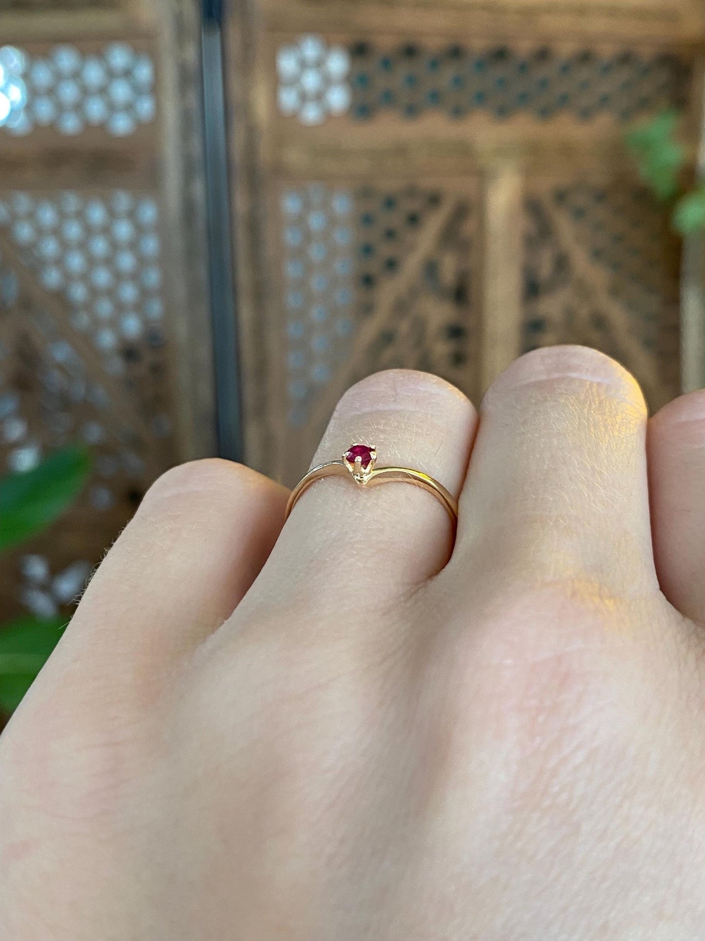 Vintage Solid 18k Yellow Gold Pink Sapphire Chevron Ring - Size 5.75