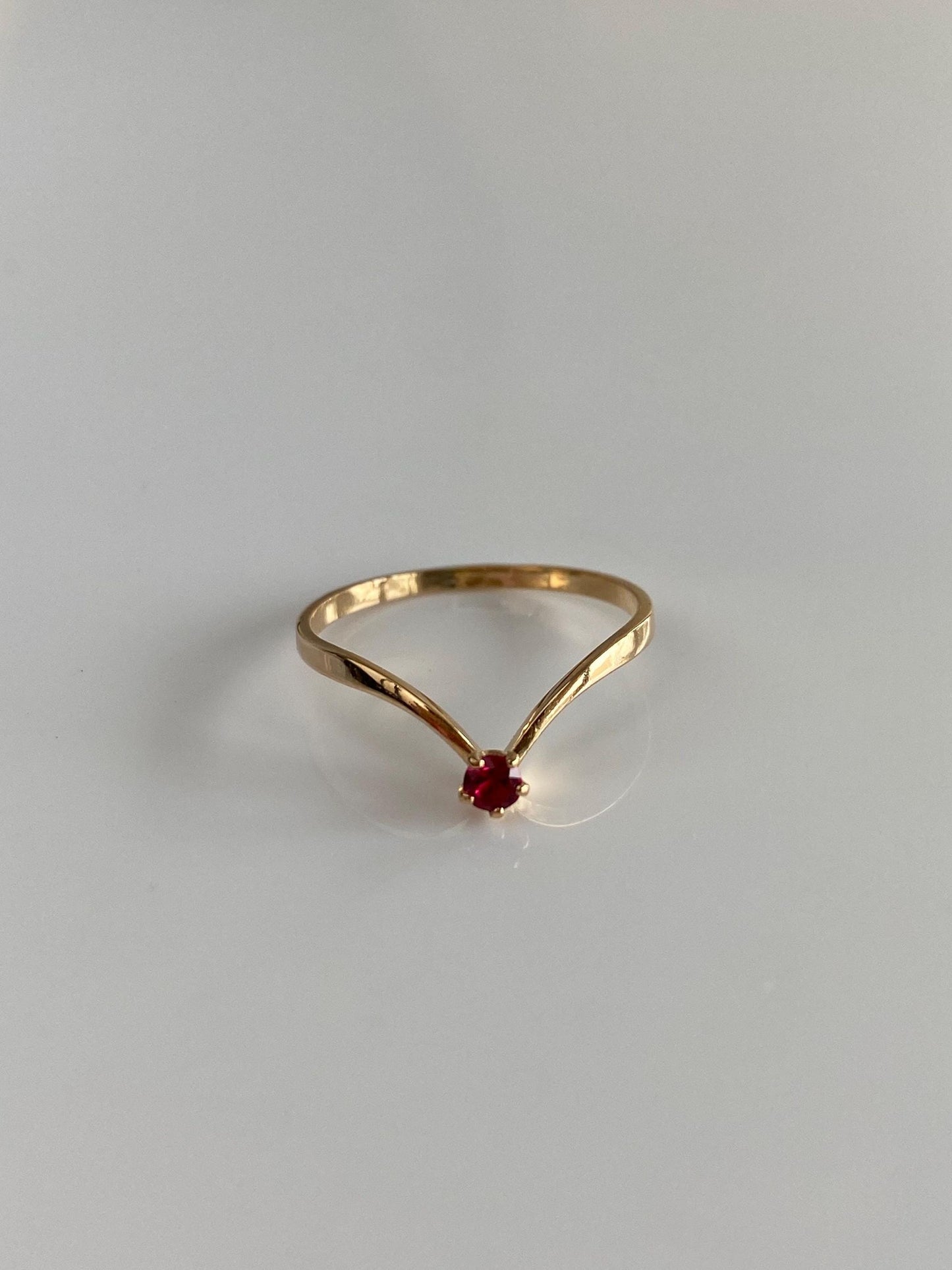 Vintage Solid 18k Yellow Gold Pink Sapphire Chevron Ring - Size 5.75