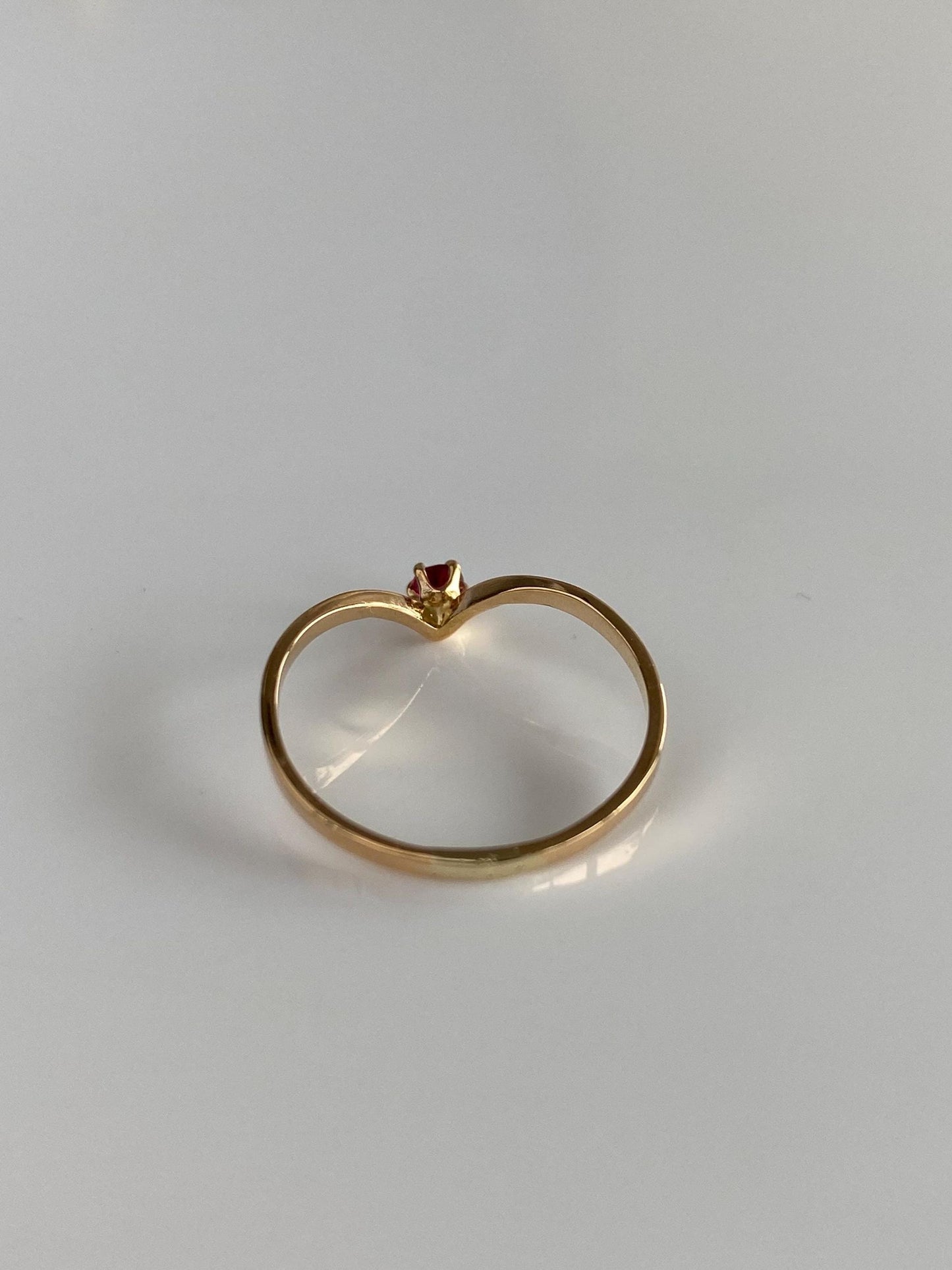 Vintage Solid 18k Yellow Gold Pink Sapphire Chevron Ring - Size 5.75