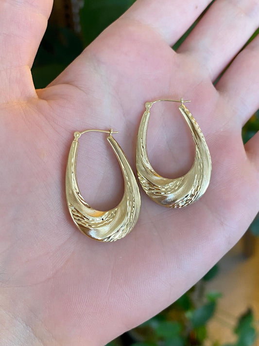 Vintage 14k Yellow Gold Designed Tapered Oval Hoop Earrings