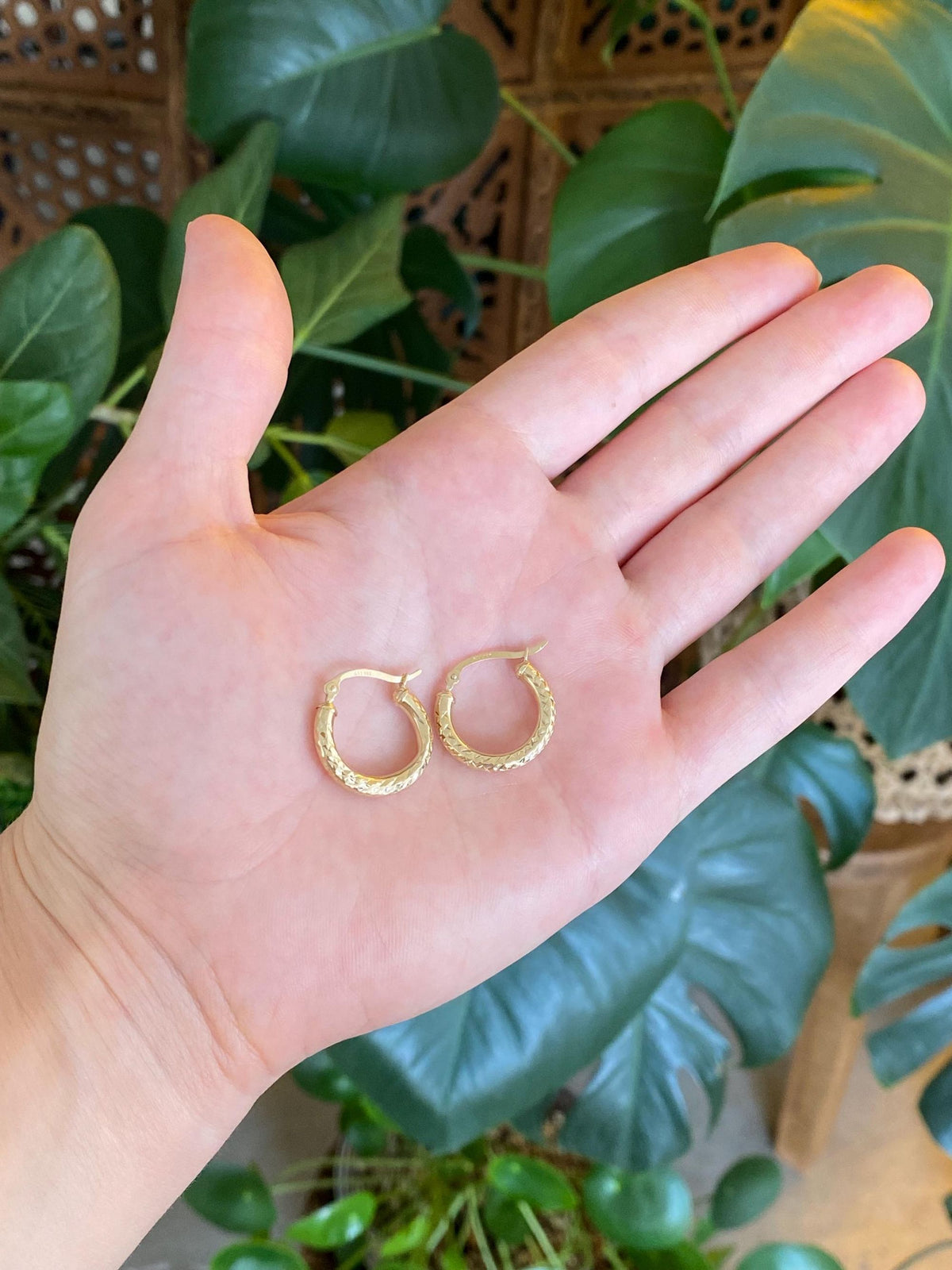Vintage 10k Yellow Gold Diamond Cut Hoop Earrings