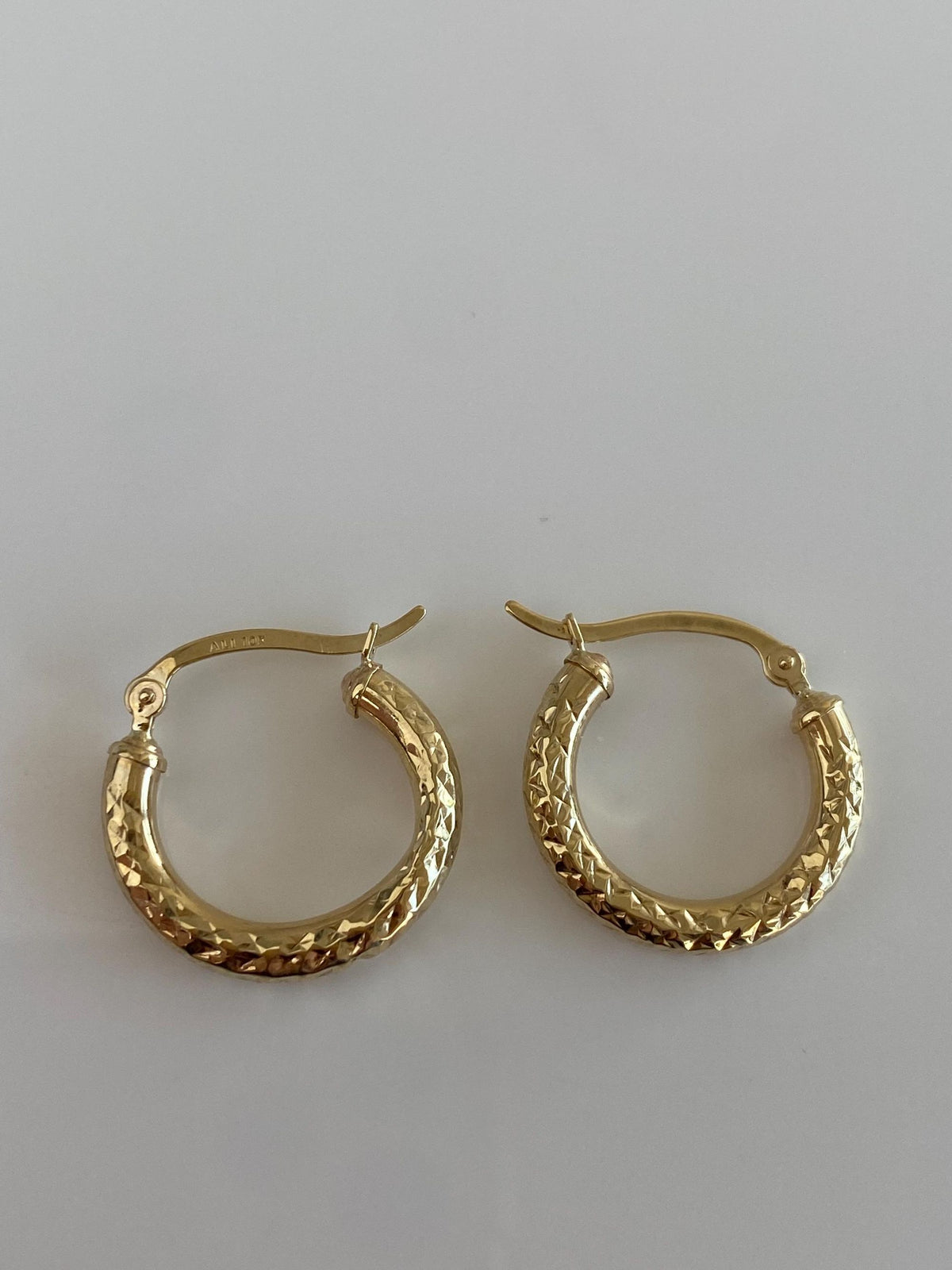 Vintage 10k Yellow Gold Diamond Cut Hoop Earrings