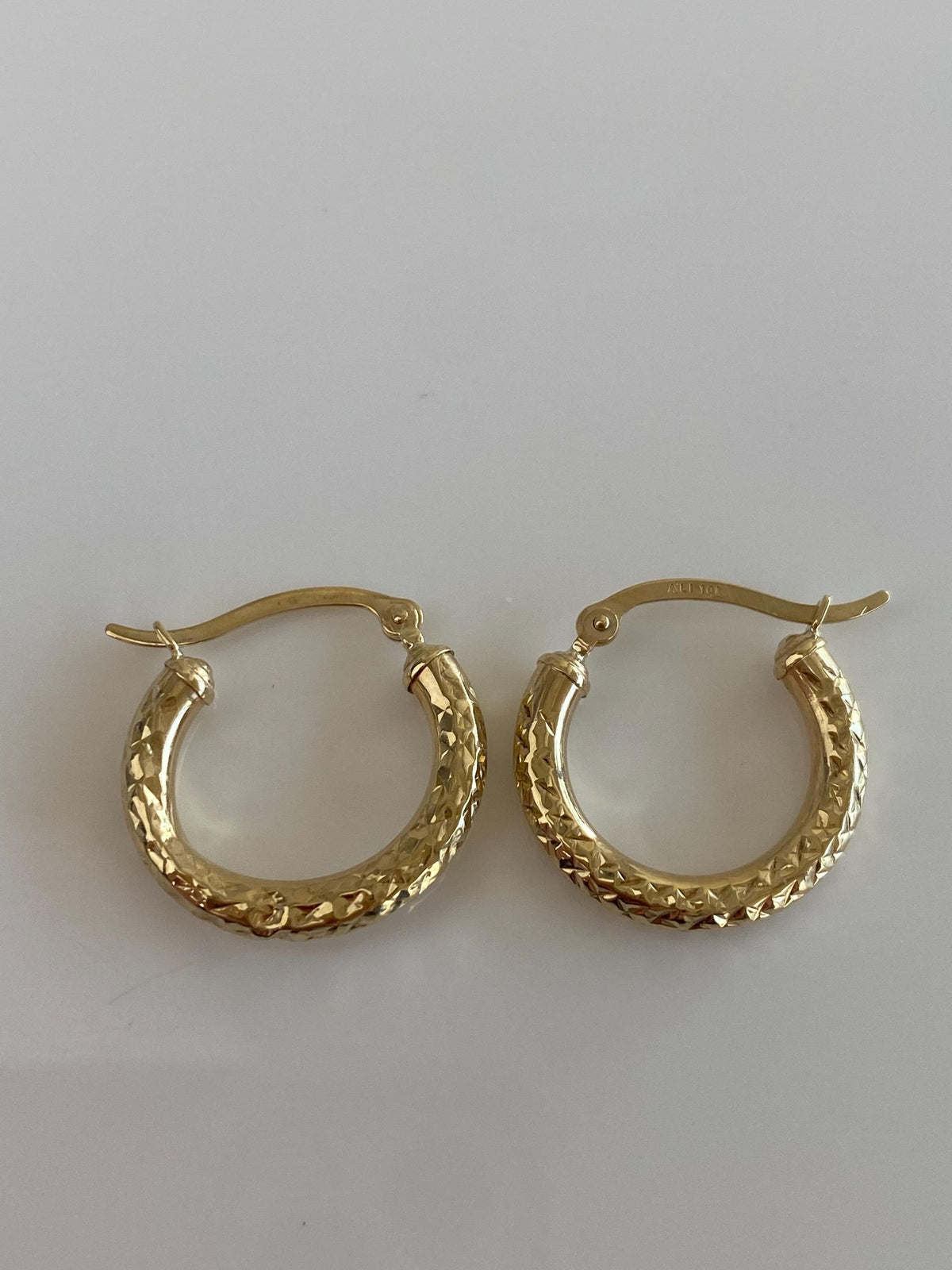 Vintage 10k Yellow Gold Diamond Cut Hoop Earrings