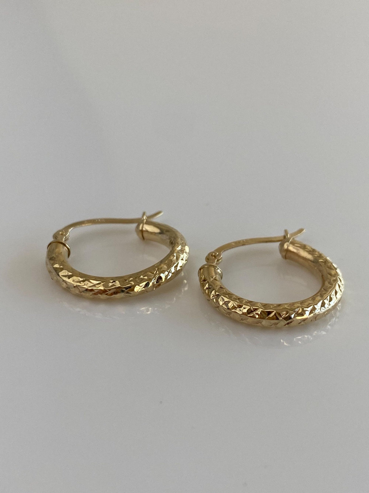 Vintage 10k Yellow Gold Diamond Cut Hoop Earrings