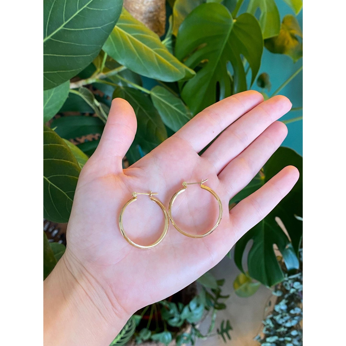 Vintage Solid 14k Yellow Gold Diamond Cut Hoop Earrings