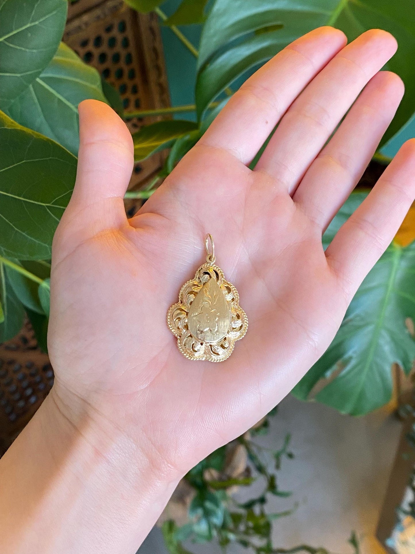 Vintage Solid 14k Yellow Gold Engraved Teardrop Locket Charm
