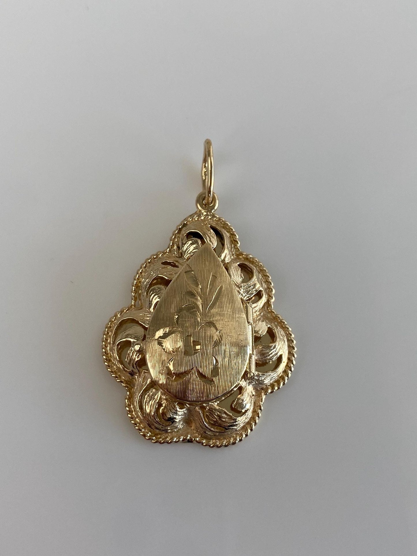 Vintage Solid 14k Yellow Gold Engraved Teardrop Locket Charm