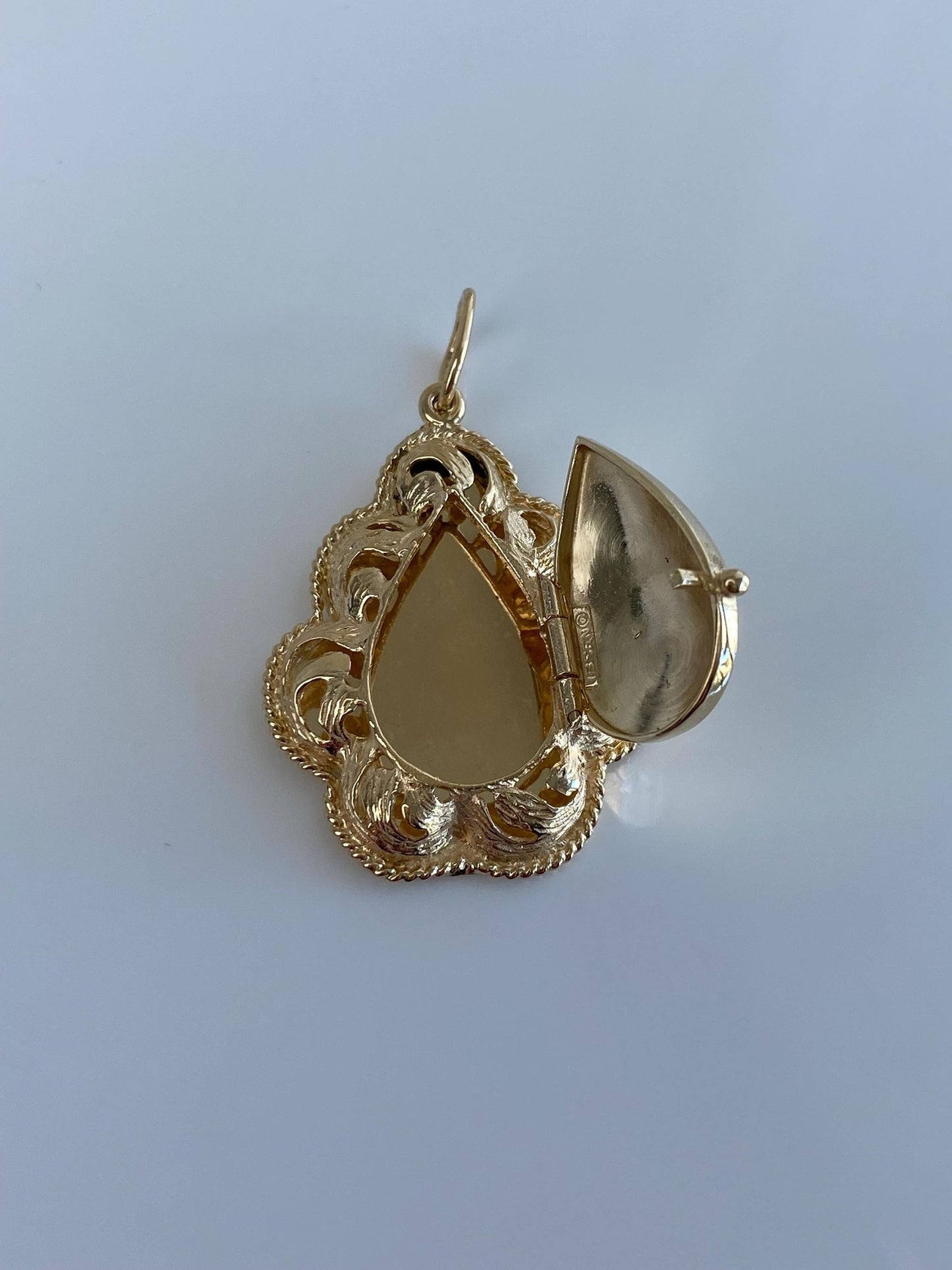 Vintage Solid 14k Yellow Gold Engraved Teardrop Locket Charm