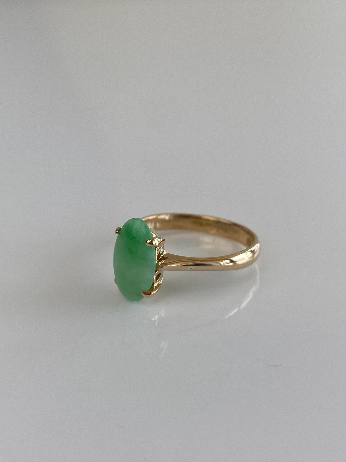 Vintage Solid 14k Yellow Gold Jade Ring - Size 7