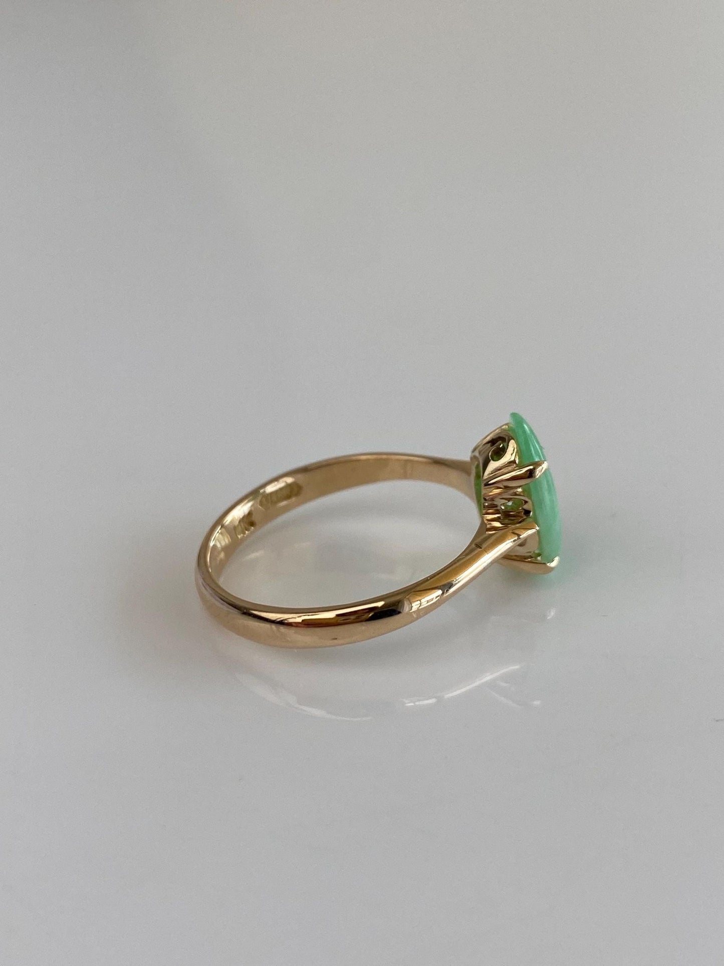 Vintage Solid 14k Yellow Gold Jade Ring - Size 7