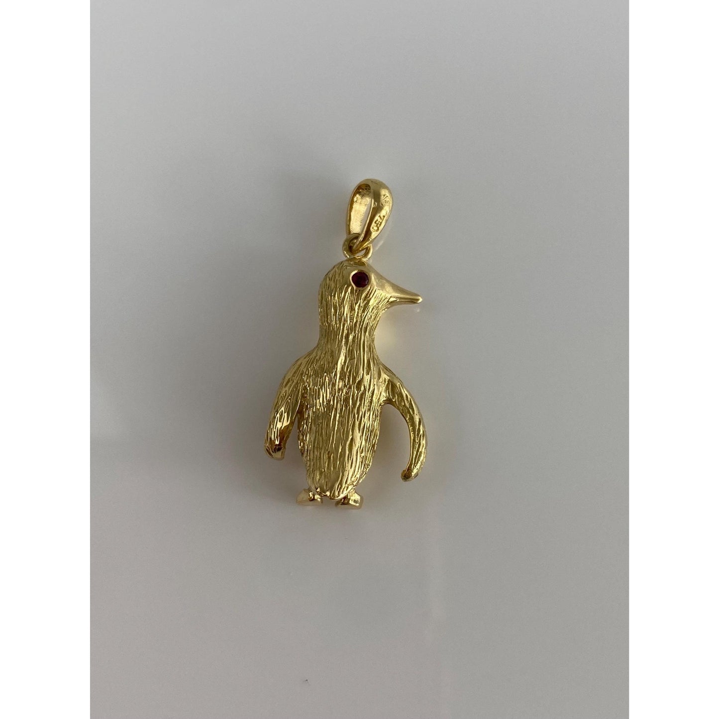 Vintage Solid 18k Yellow Gold Ruby Penguin Charm