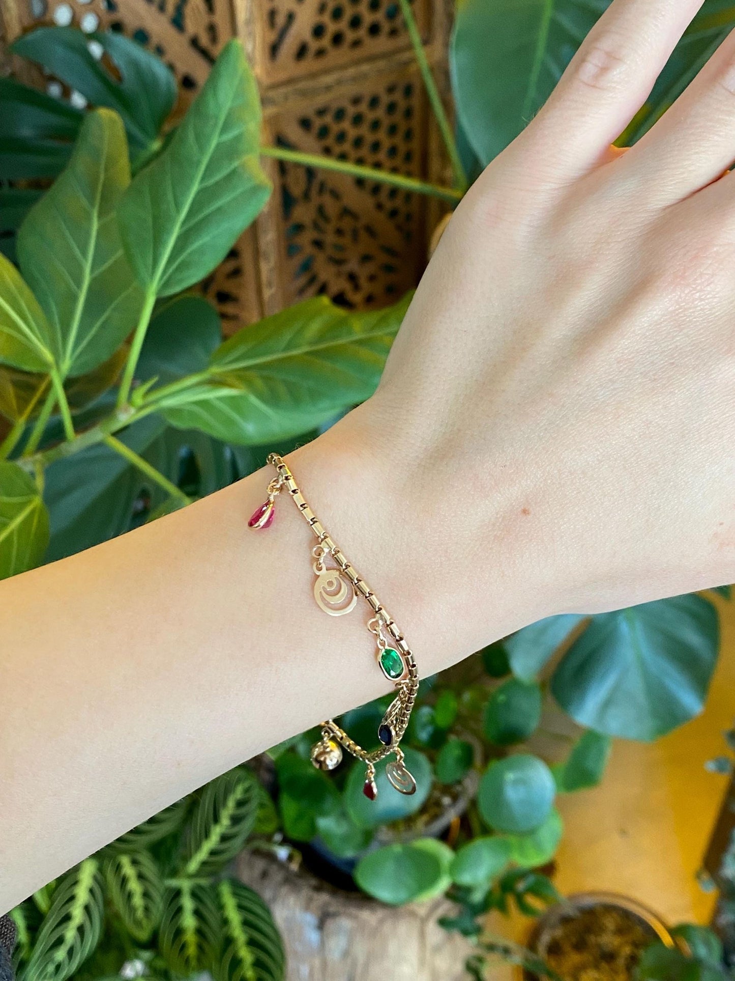 Vintage Solid 14k Rosey Gold Sapphire Ruby Emerald Barrel Link Charm Bracelet - 8 inches