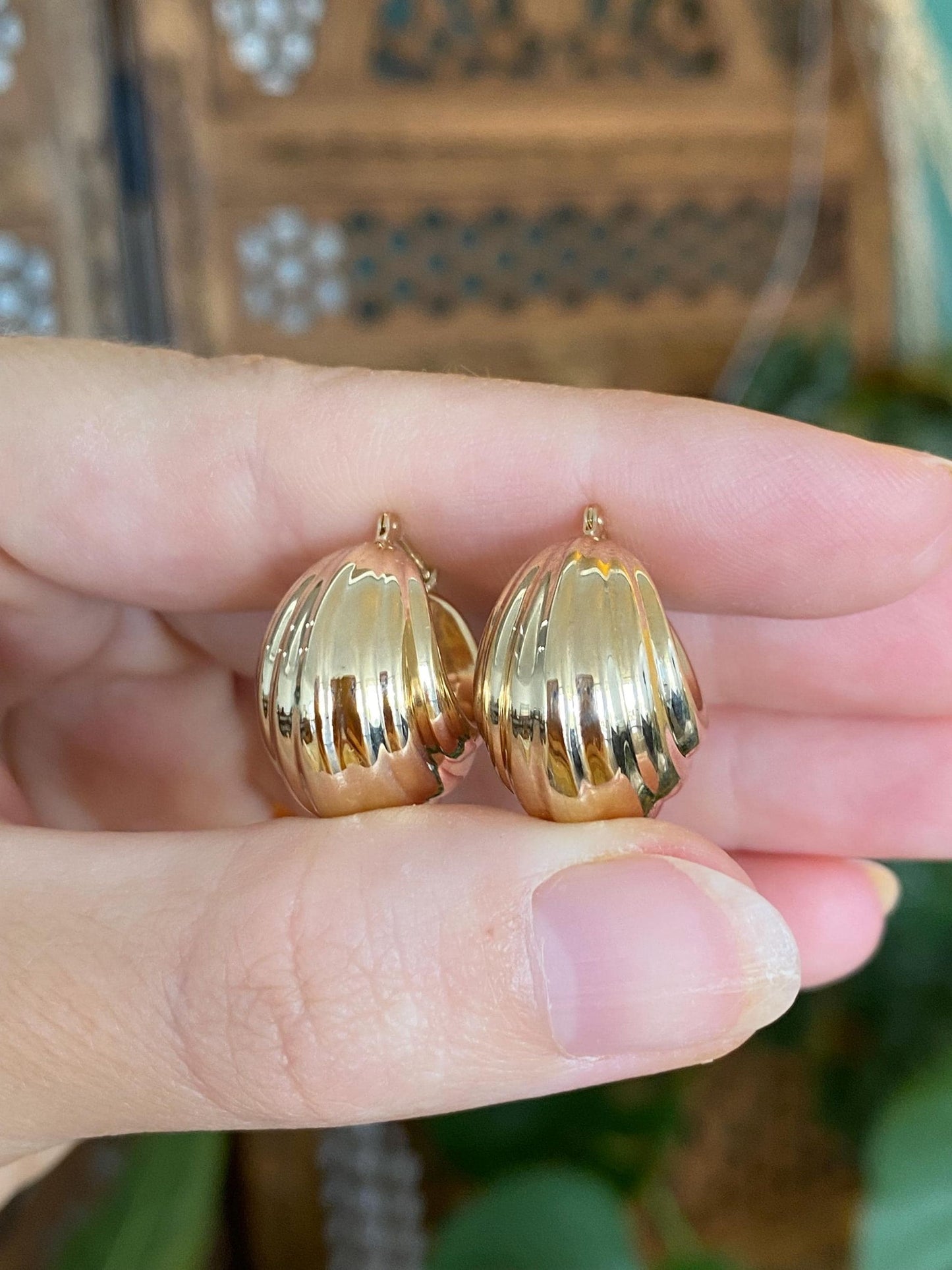 Vintage 14k Yellow Gold Puffy Hoop Earrings