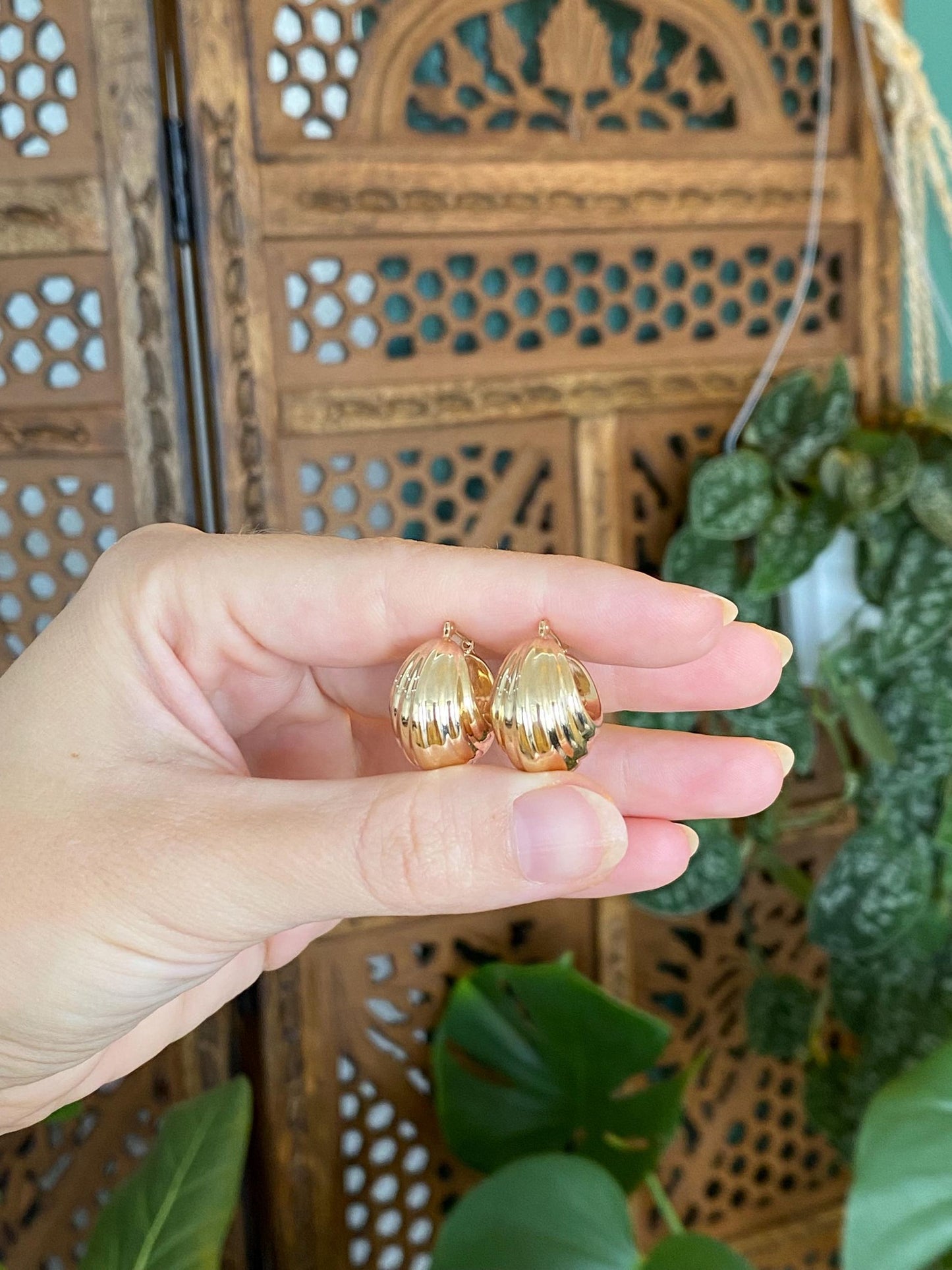 Vintage 14k Yellow Gold Puffy Hoop Earrings