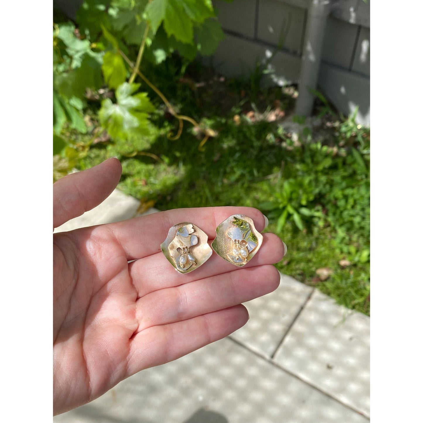 Vintage Solid 14k Yellow Gold Abstract Pearl Dangle Stud Earrings