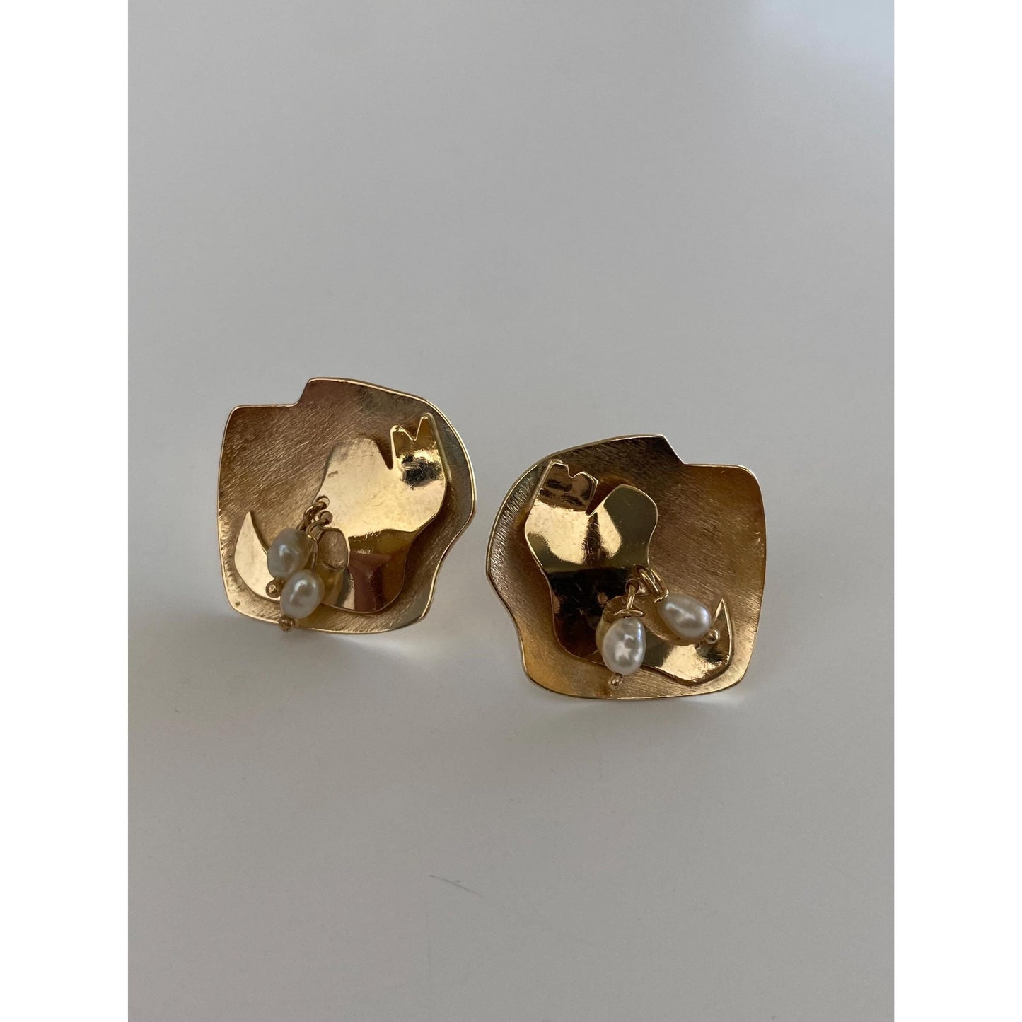 Vintage Solid 14k Yellow Gold Abstract Pearl Dangle Stud Earrings