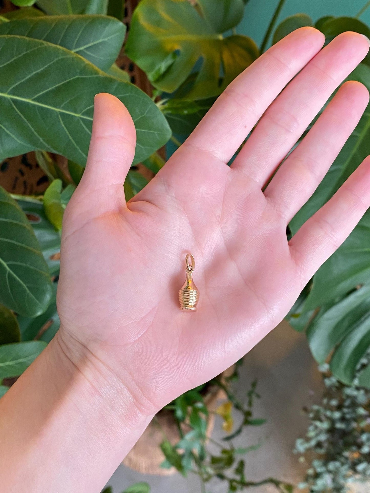 Vintage 18k Yellow Gold Wine Charm