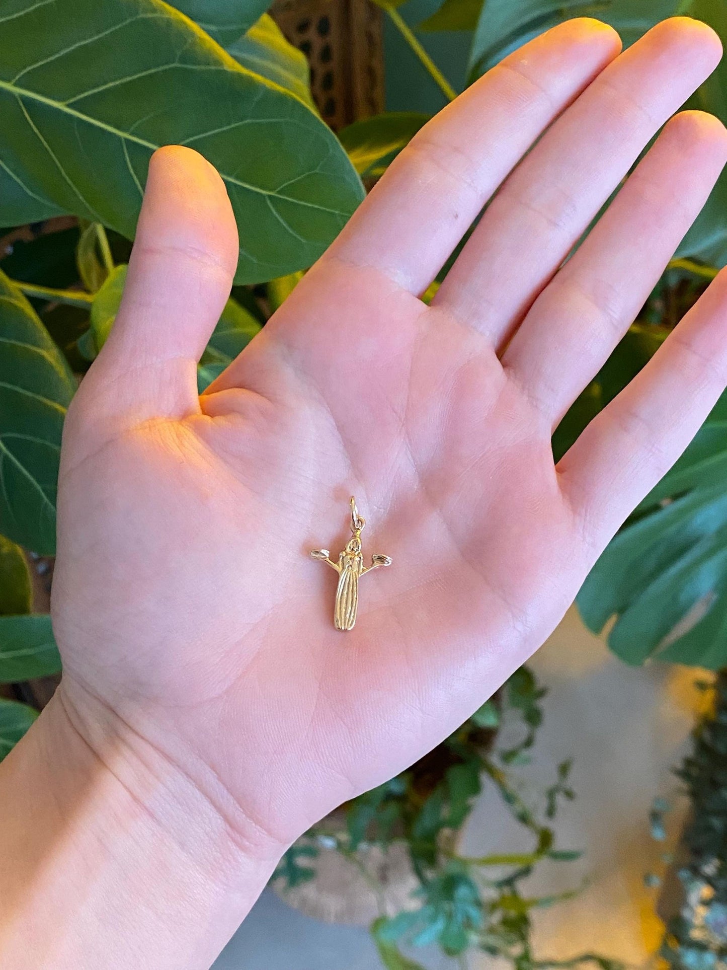 Vintage Solid 14k Yellow Gold Savannah Bird Girl Statue Charm