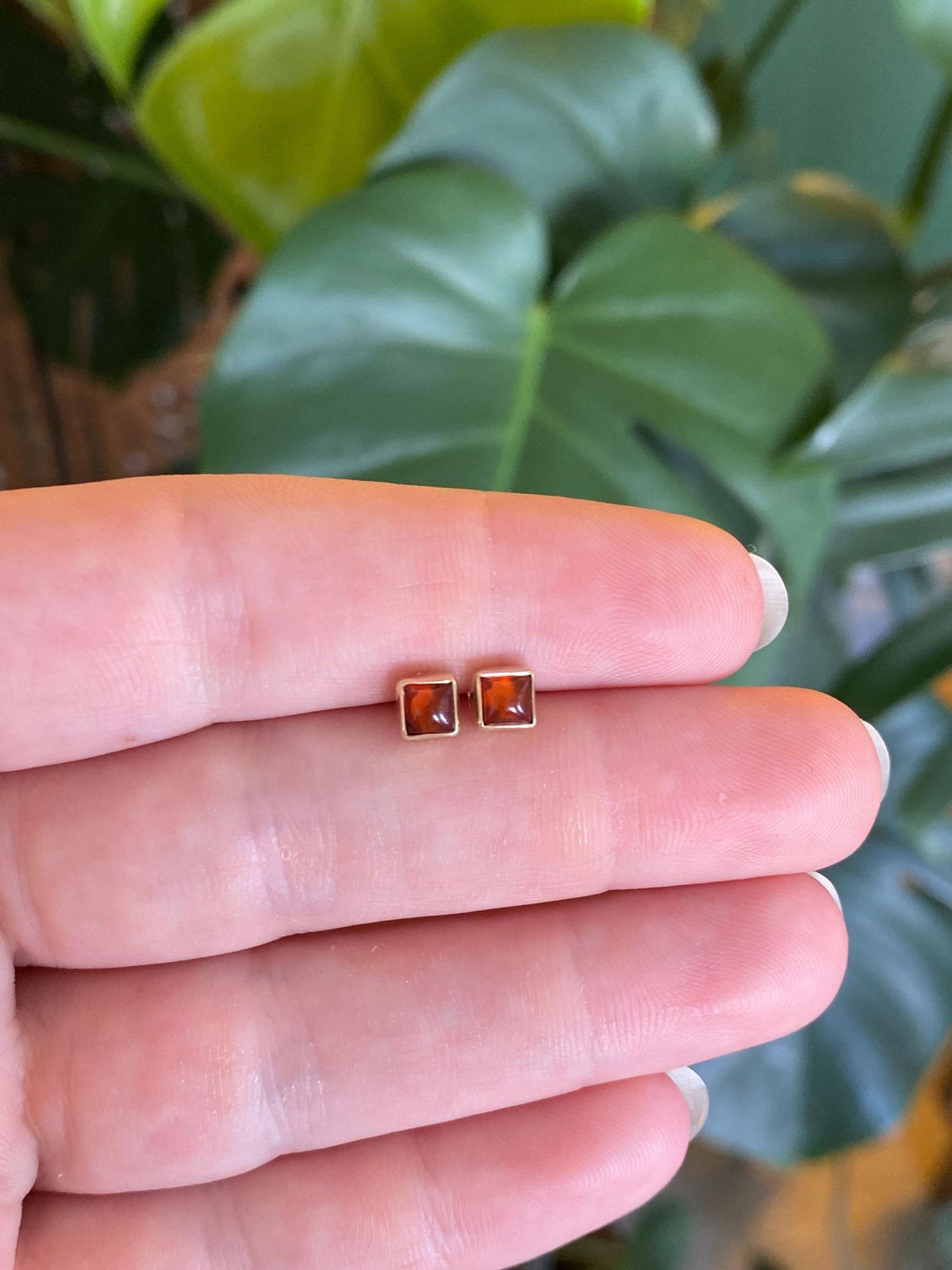 Vintage Solid 14k Yellow Gold Baltic Amber Cabochon Stud Earrings