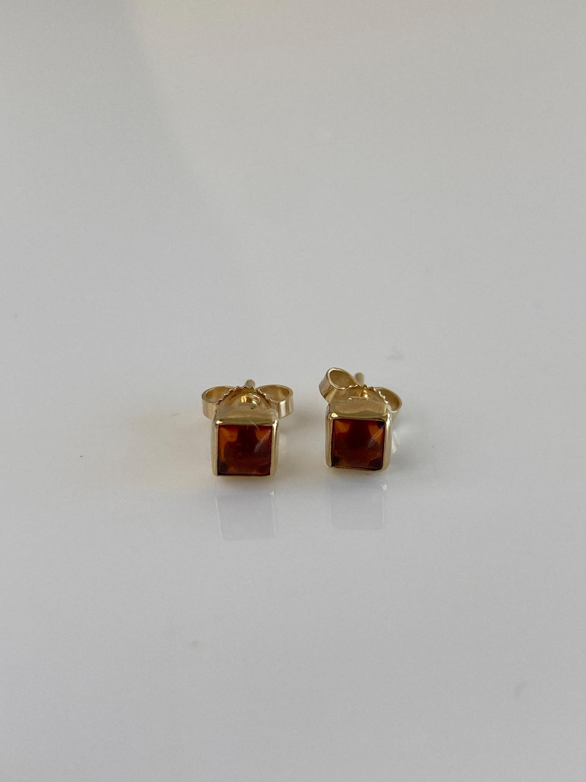 Vintage Solid 14k Yellow Gold Baltic Amber Cabochon Stud Earrings