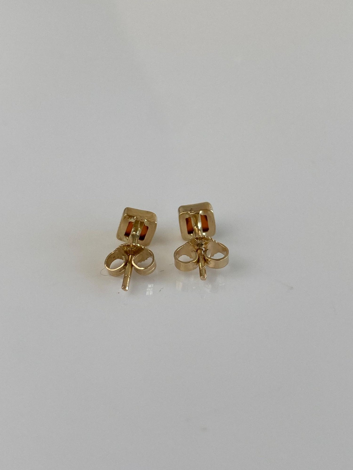 Vintage Solid 14k Yellow Gold Baltic Amber Cabochon Stud Earrings