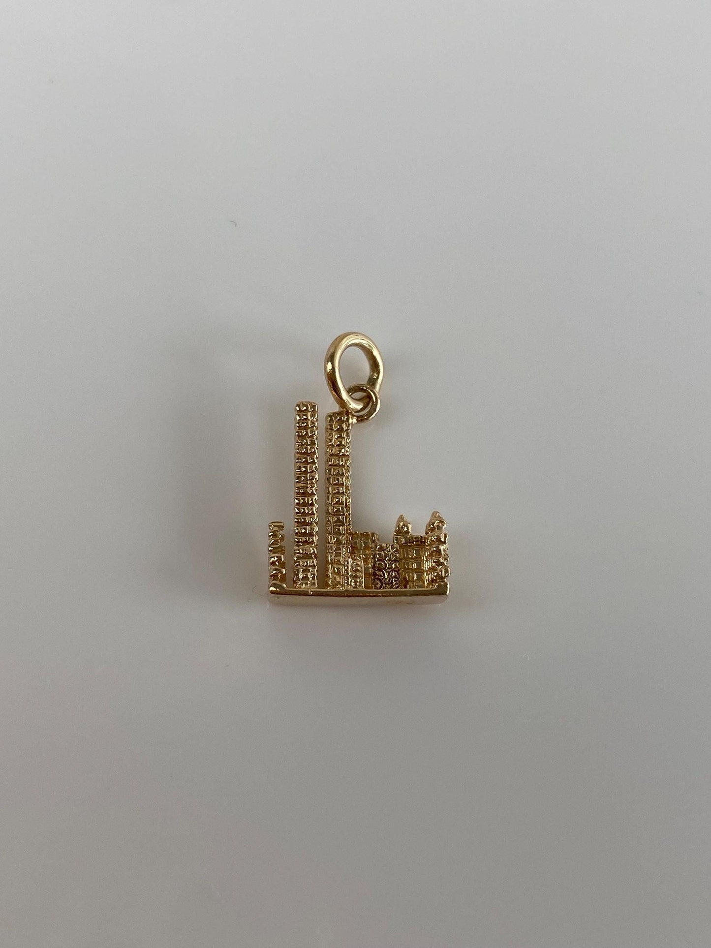 Vintage Solid 14k Yellow Gold New York Twin Towers Charm