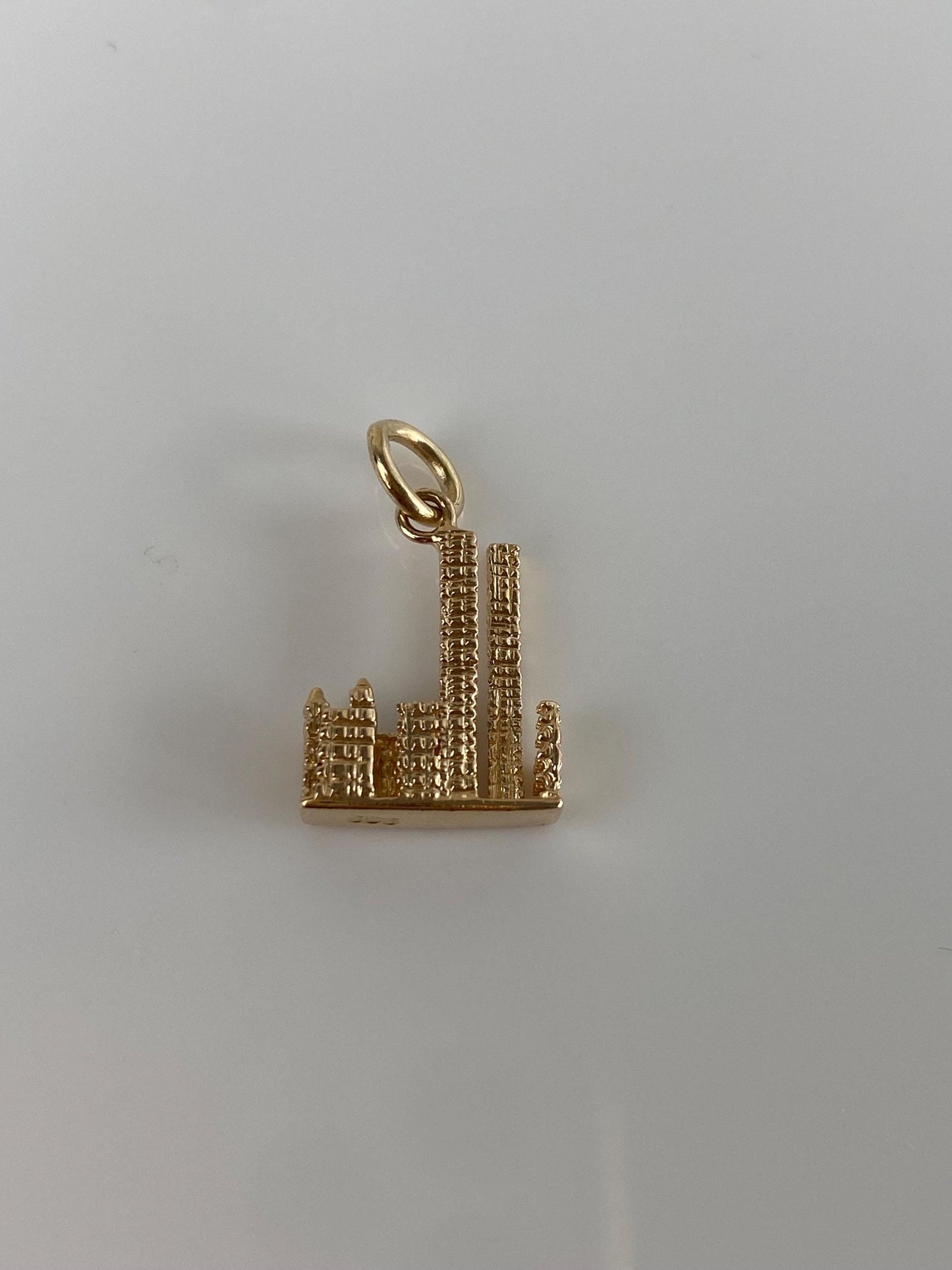 Vintage Solid 14k Yellow Gold New York Twin Towers Charm