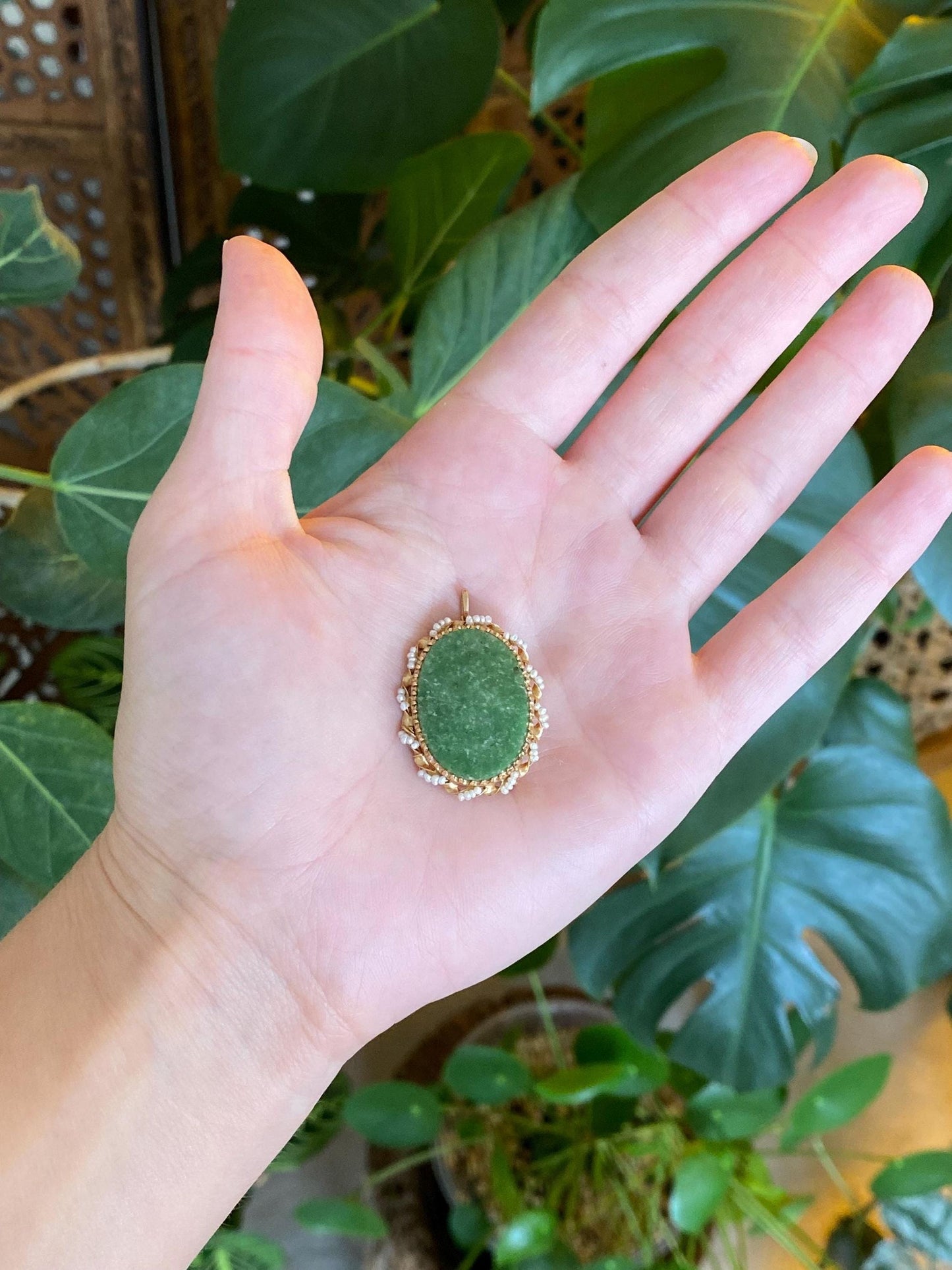 Vintage Solid 14k Yellow Gold Nephrite Seed Pearl Halo Brooch Pin Charm