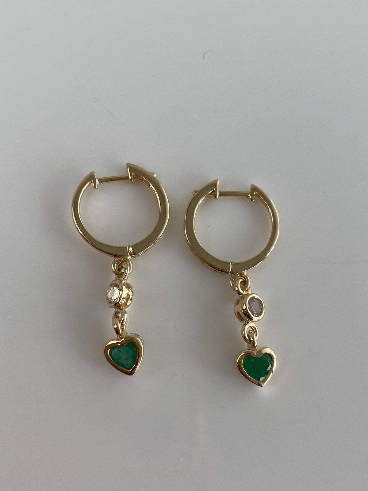 Vintage Solid 14k Yellow Gold Emerald Diamond Heart Dangle Hoop Earrings