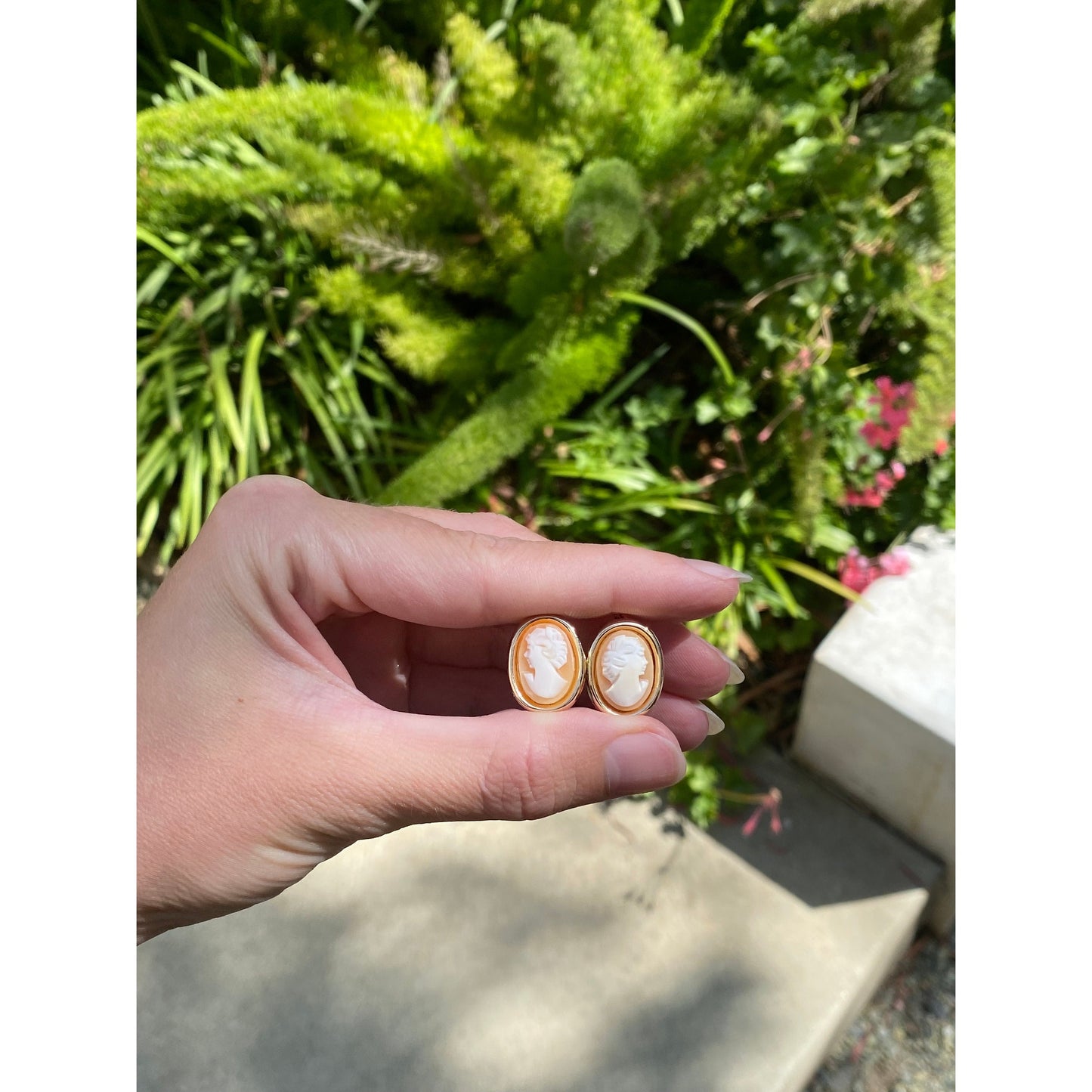 Vintage Solid 14k Yellow Gold Cameo Dangle Earrings