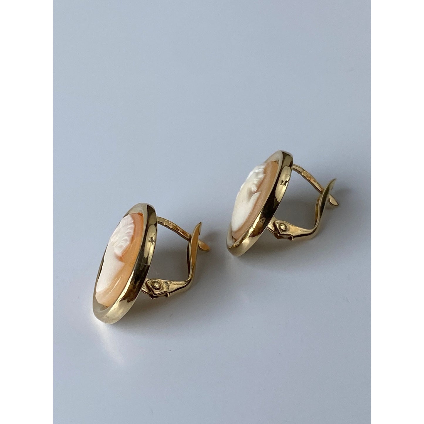 Vintage Solid 14k Yellow Gold Cameo Dangle Earrings