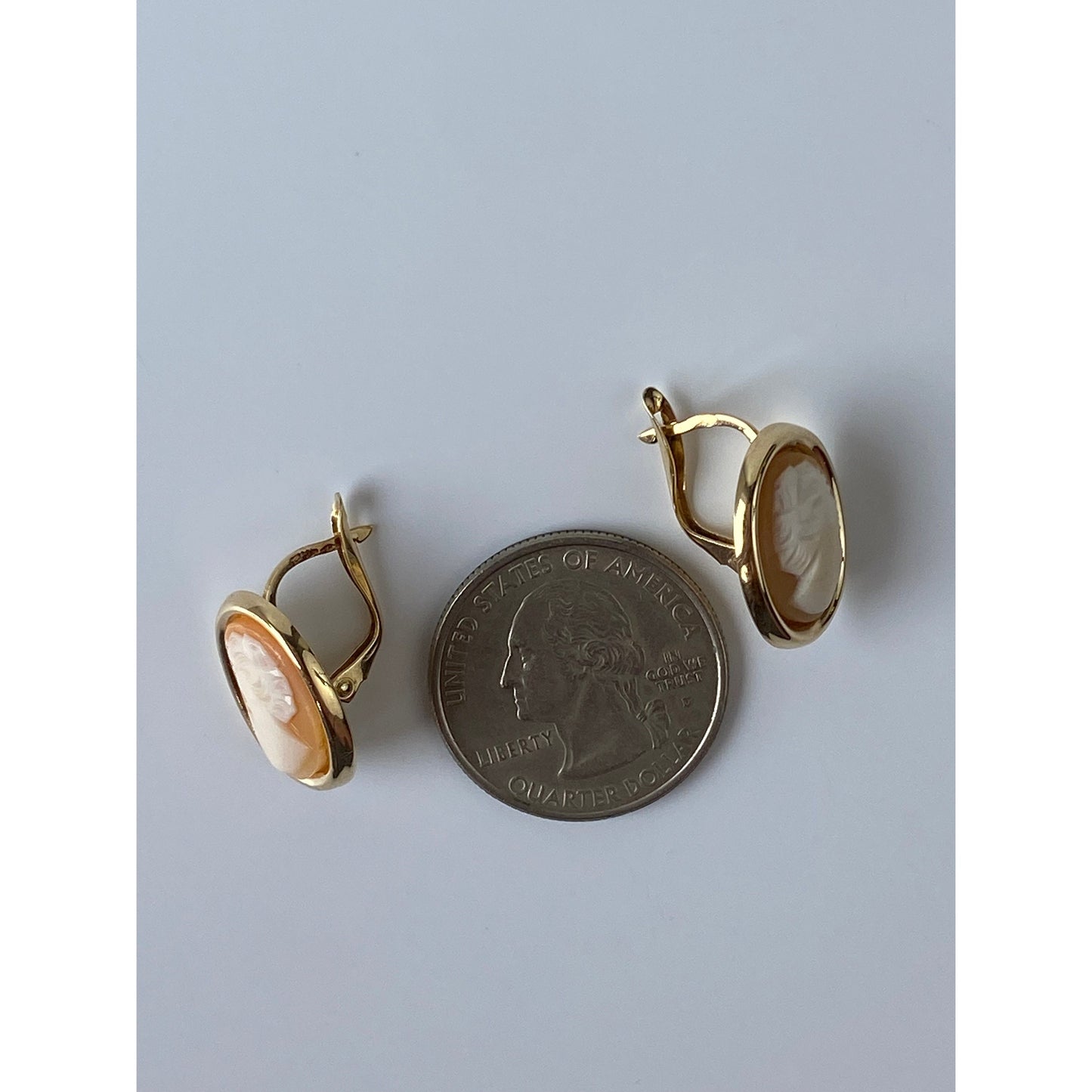 Vintage Solid 14k Yellow Gold Cameo Dangle Earrings