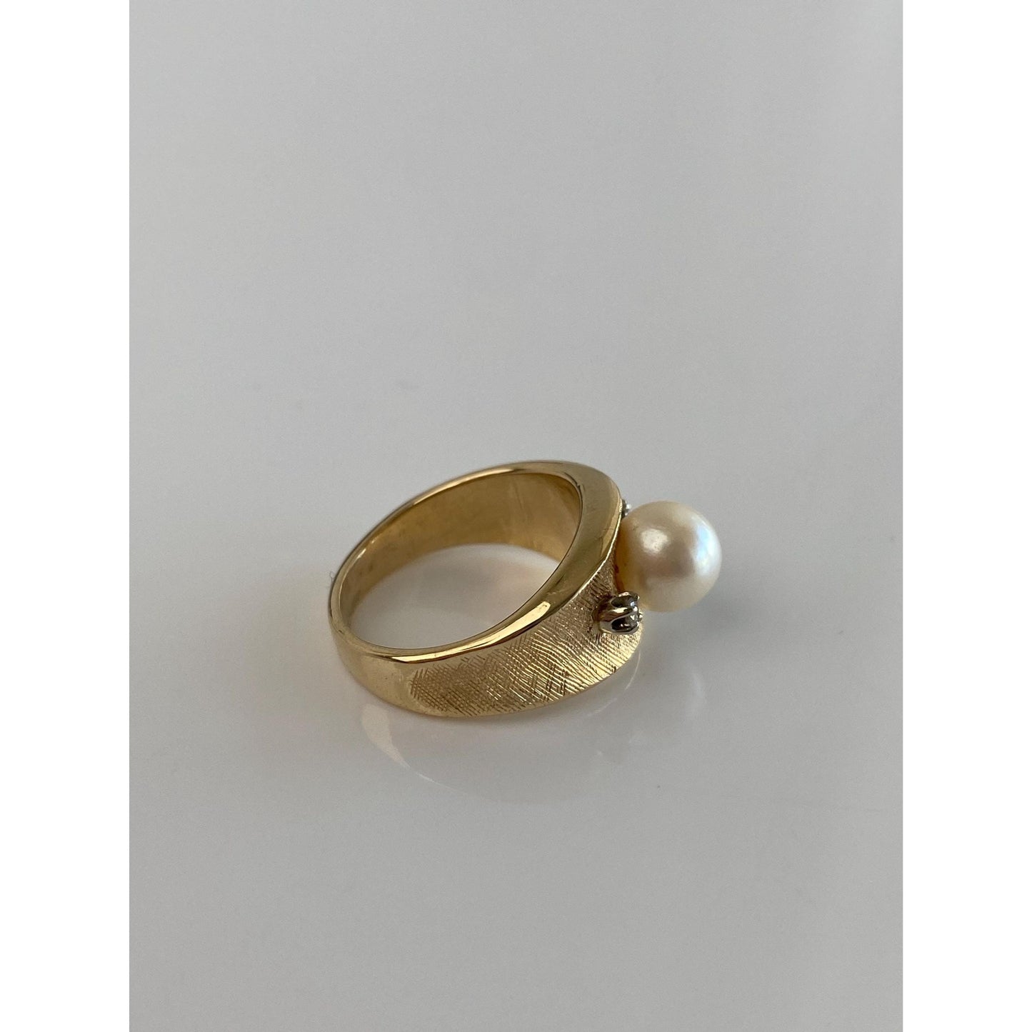 Vintage Solid 14k Yellow Gold Diamond Pearl Crosshatch Ring Band - Size 5.25