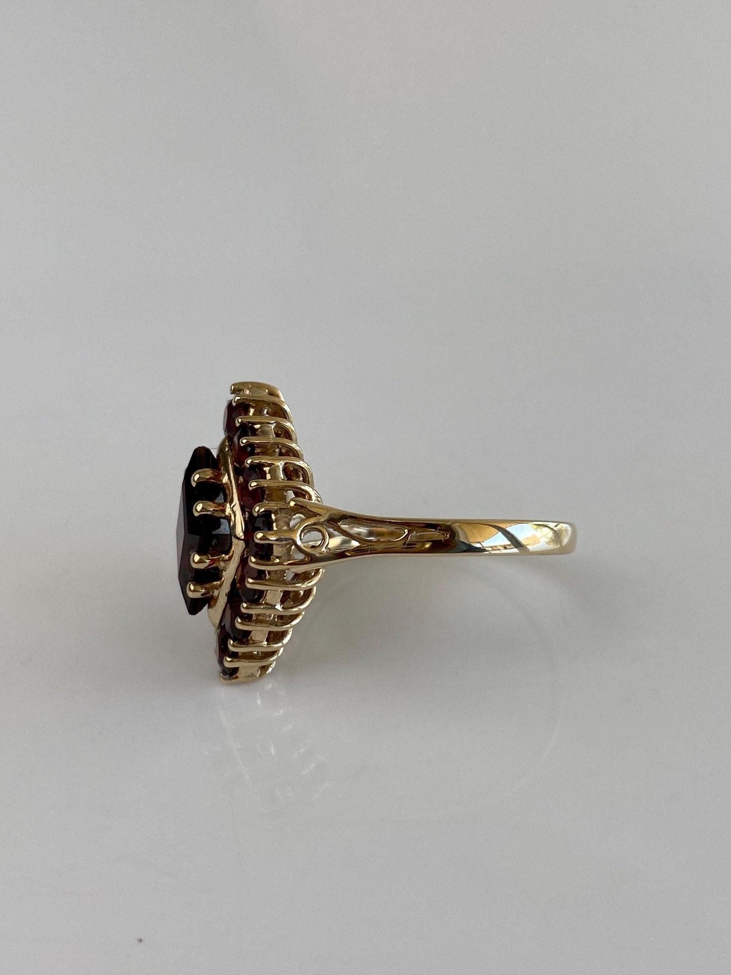 Vintage Solid 10k Yellow Gold Red Cubic Zirconia Halo Garnet Ring - Size 8