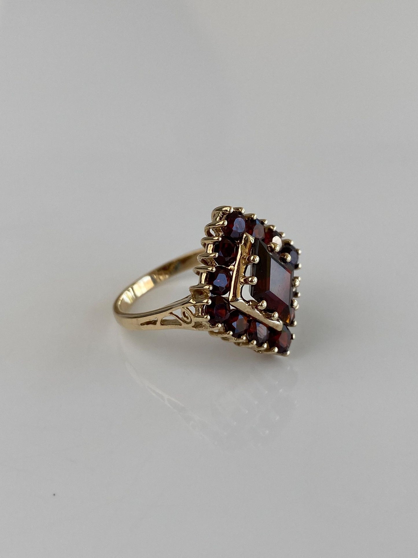 Vintage Solid 10k Yellow Gold Red Cubic Zirconia Halo Garnet Ring - Size 8
