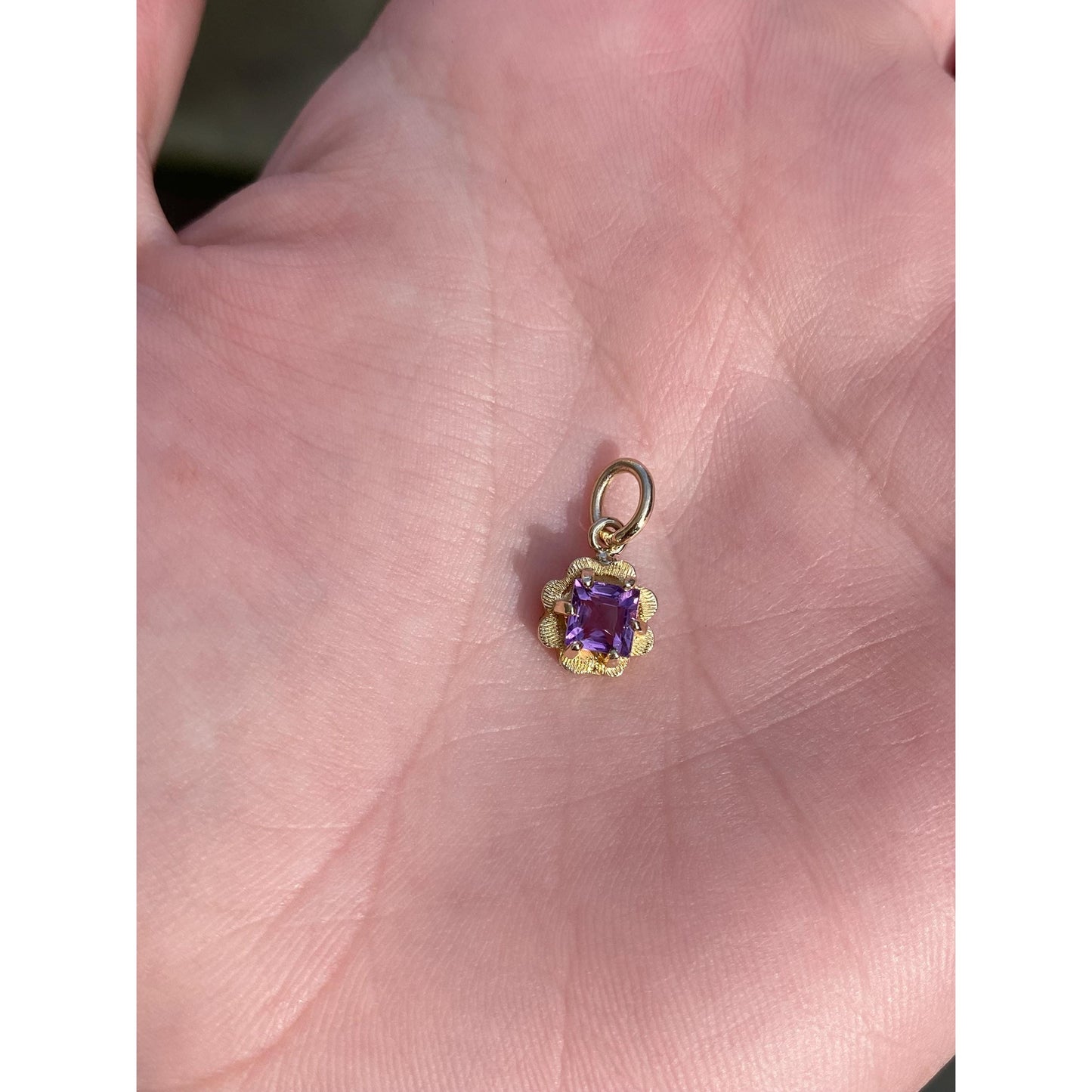 Vintage Solid 14k Yellow Gold Amethyst Ornate Round Charm