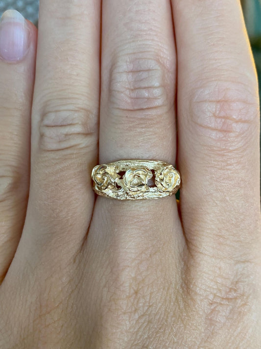 Vintage Solid 14k Yellow Gold Roses Ring - Size 6