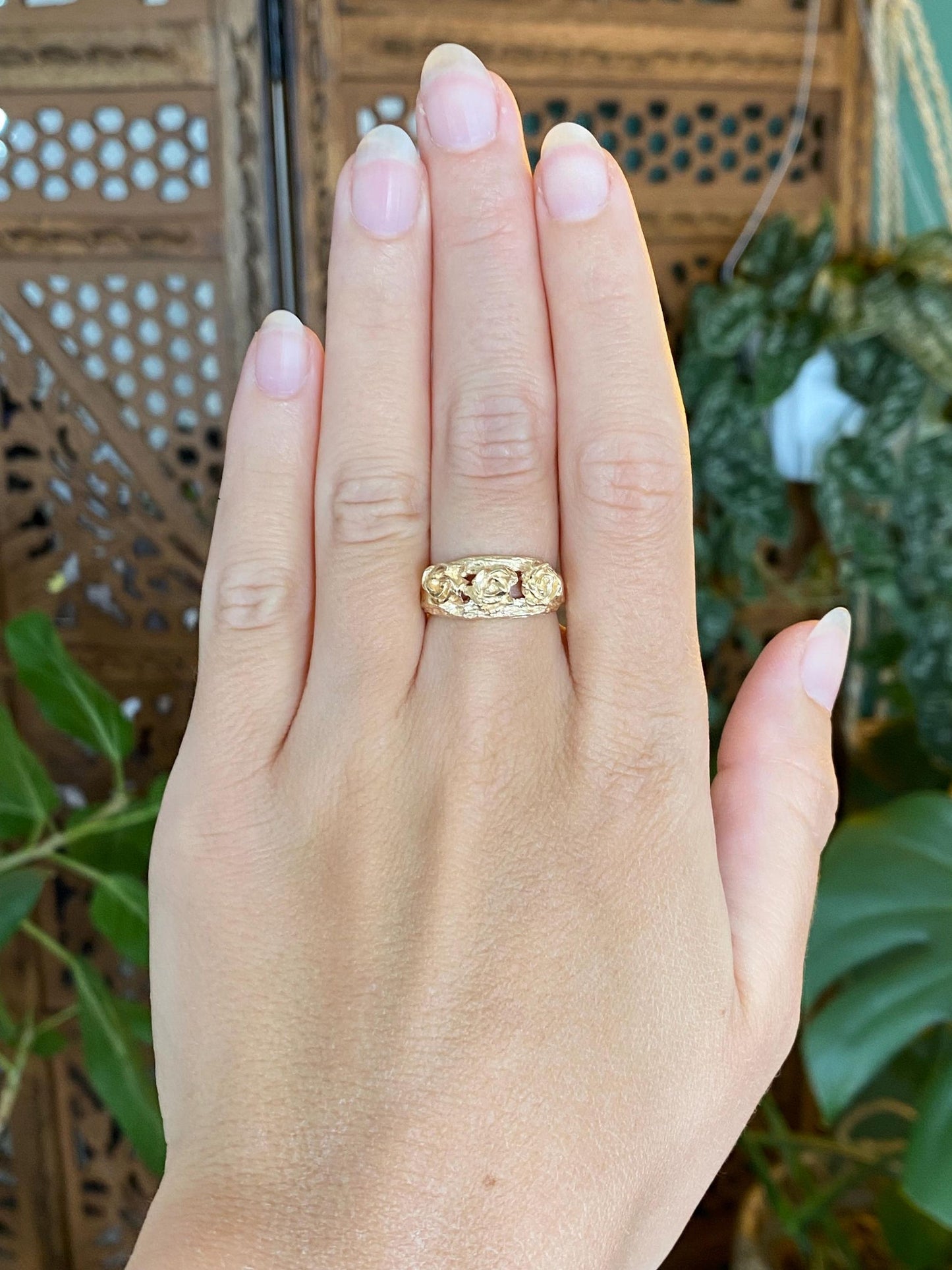 Vintage Solid 14k Yellow Gold Roses Ring - Size 6