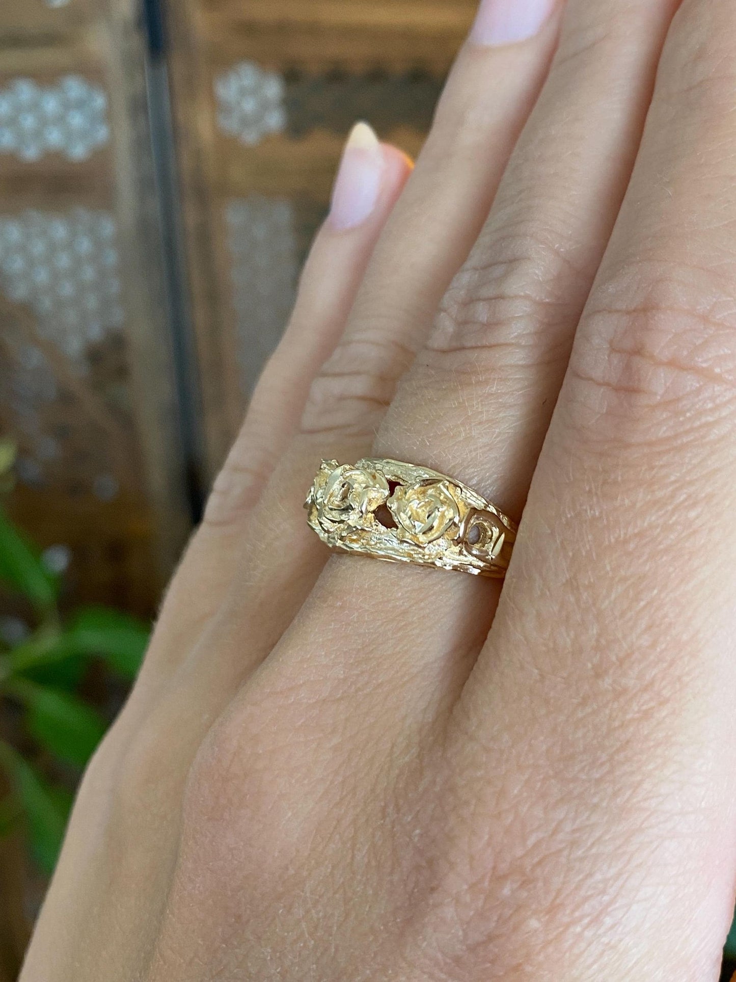 Vintage Solid 14k Yellow Gold Roses Ring - Size 6