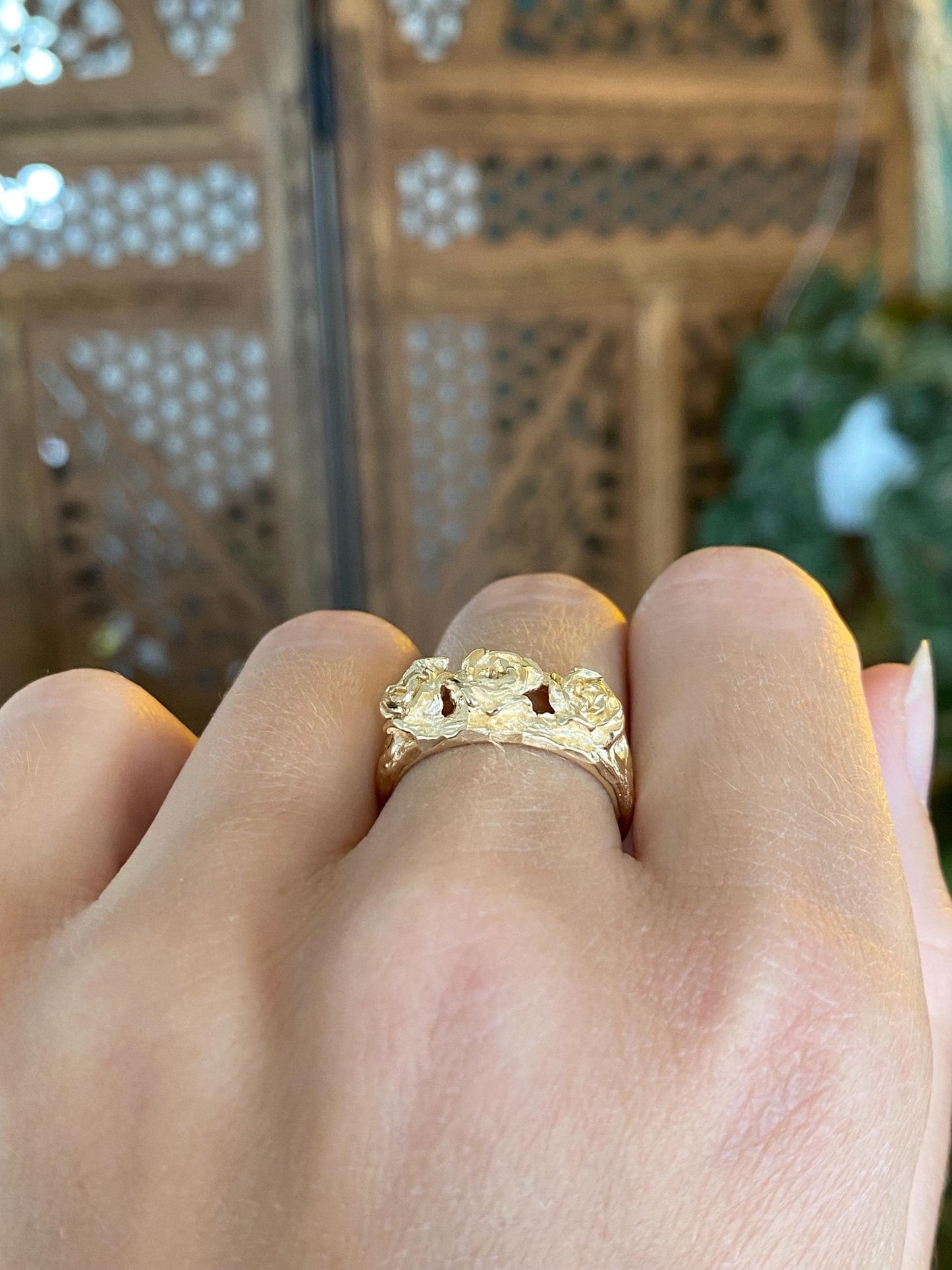 Vintage Solid 14k Yellow Gold Roses Ring - Size 6