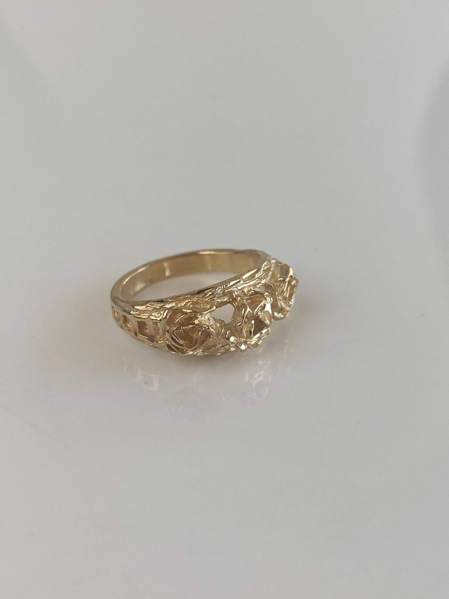 Vintage Solid 14k Yellow Gold Roses Ring - Size 6