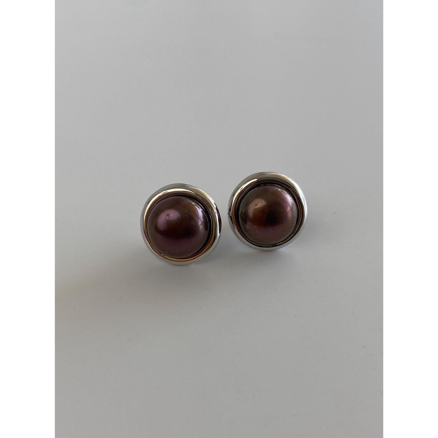 Vintage Solid 14k White Gold Purple Peacock Pearl Stud Earrings