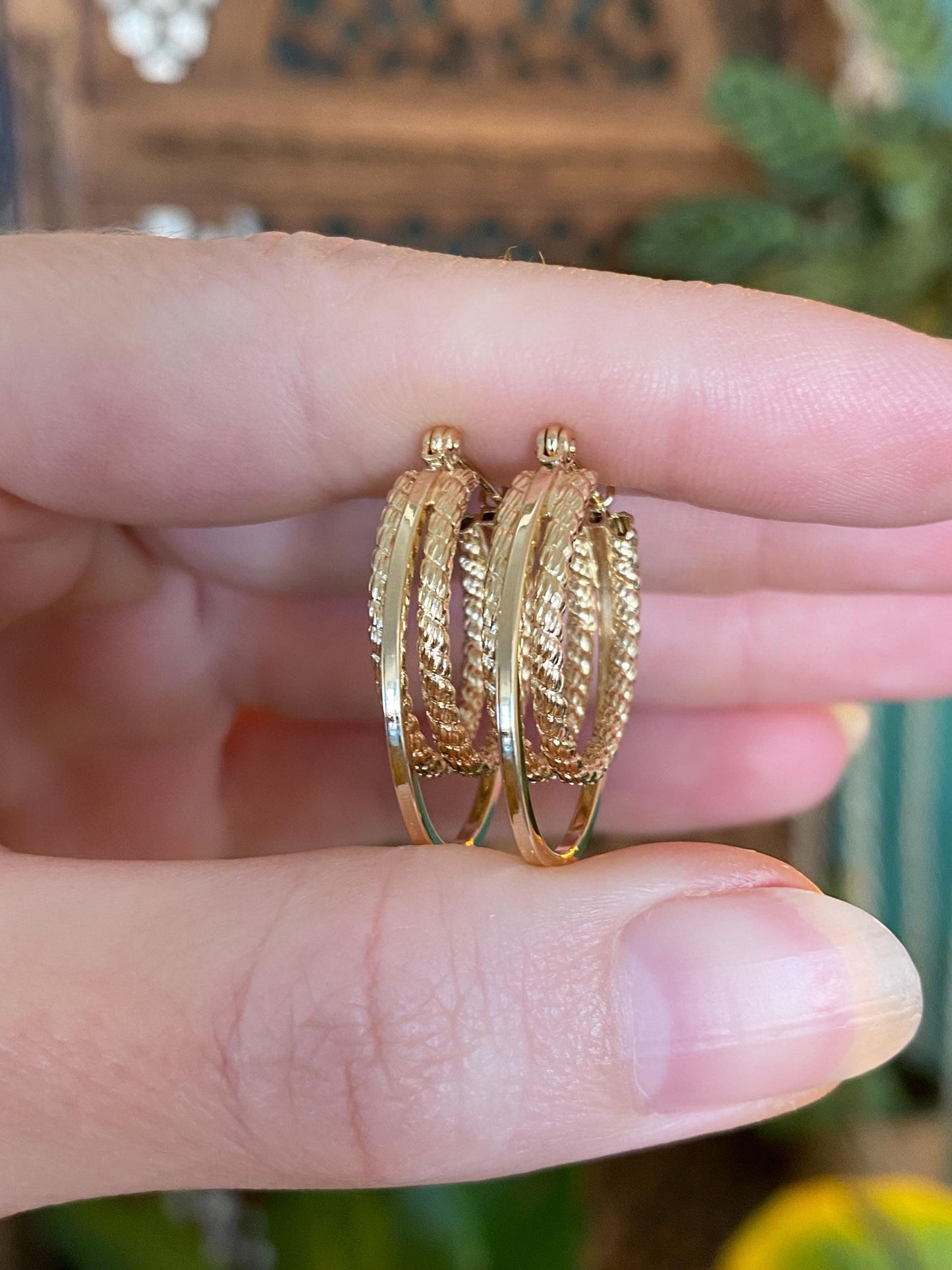 Vintage 14k Yellow Gold Twist Oval Hoop Earrings