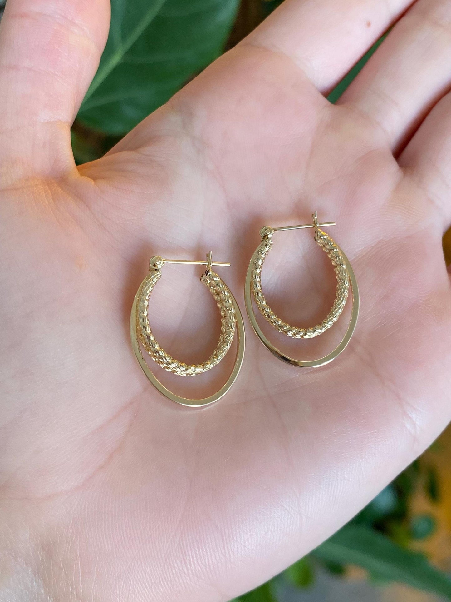 Vintage 14k Yellow Gold Twist Oval Hoop Earrings