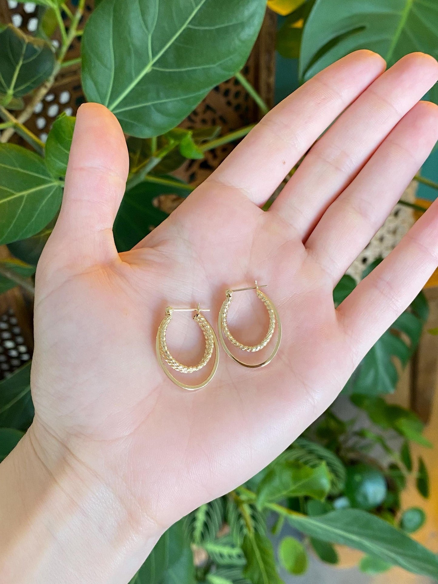 Vintage 14k Yellow Gold Twist Oval Hoop Earrings