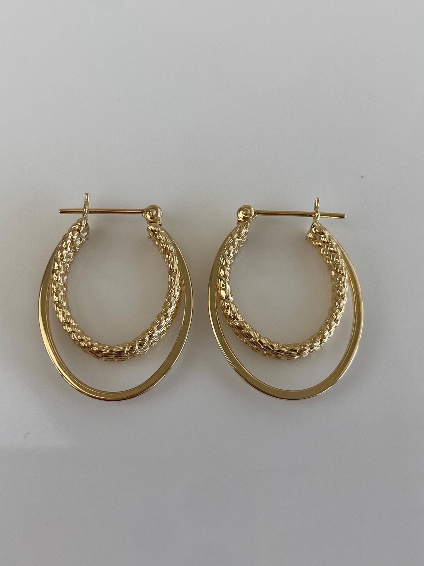 Vintage 14k Yellow Gold Twist Oval Hoop Earrings