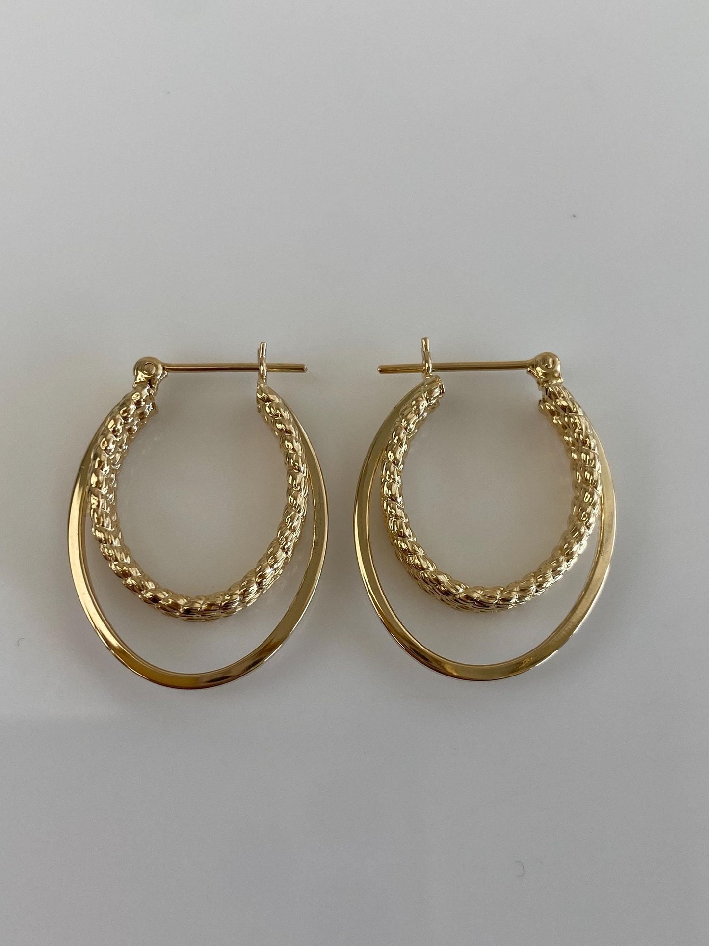 Vintage 14k Yellow Gold Twist Oval Hoop Earrings