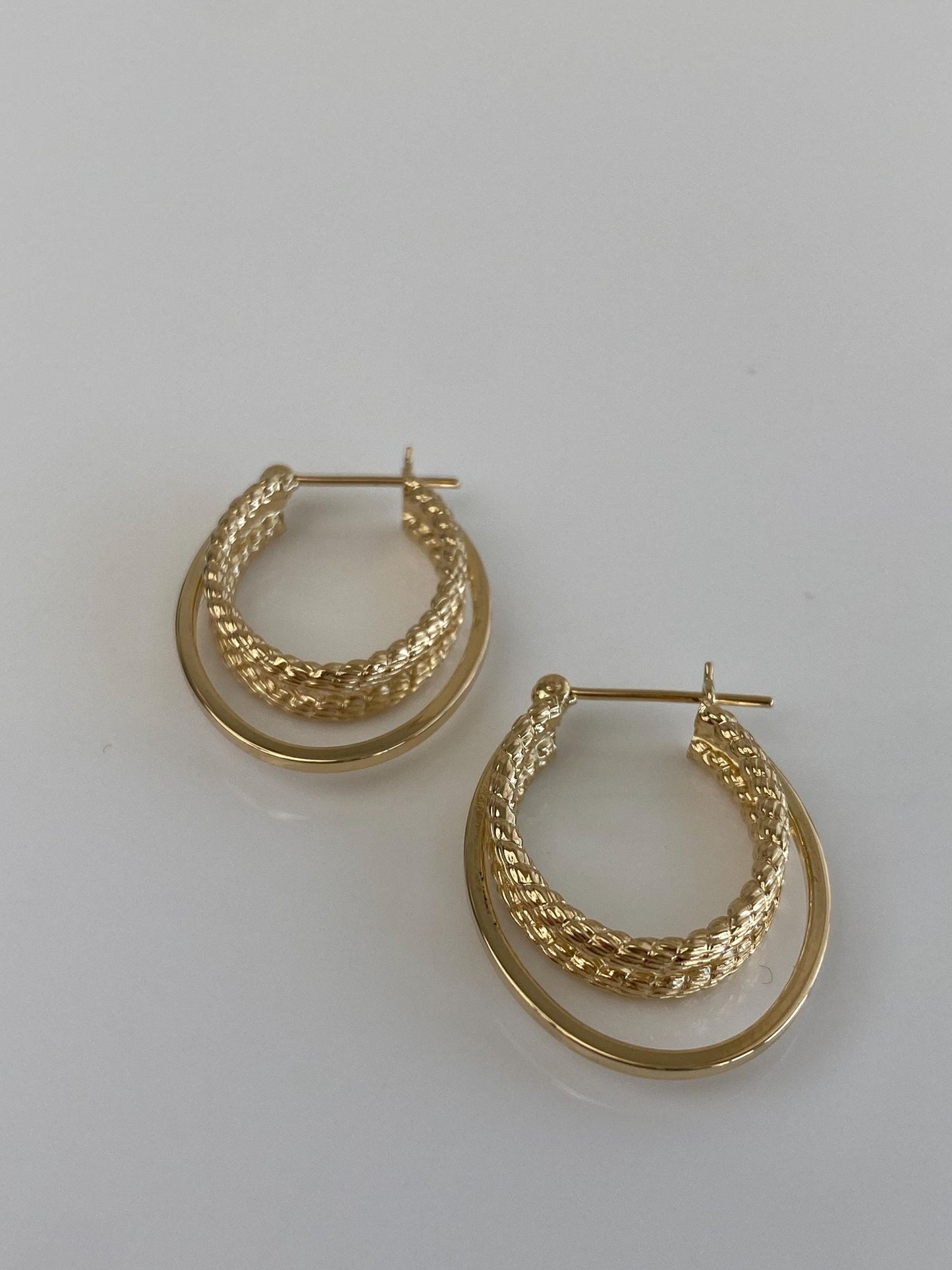 Vintage 14k Yellow Gold Twist Oval Hoop Earrings