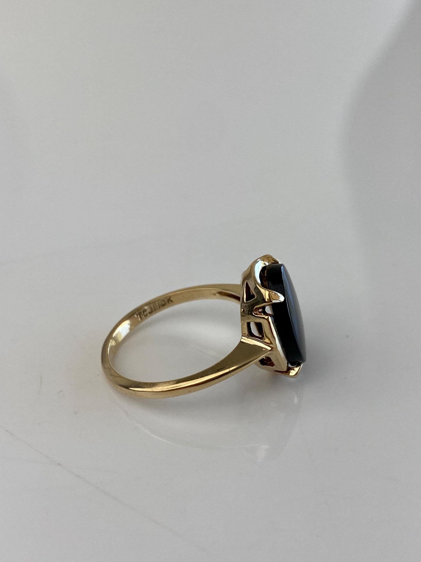 Vintage Solid 10k Yellow Gold Black Onyx Ring - Size 6