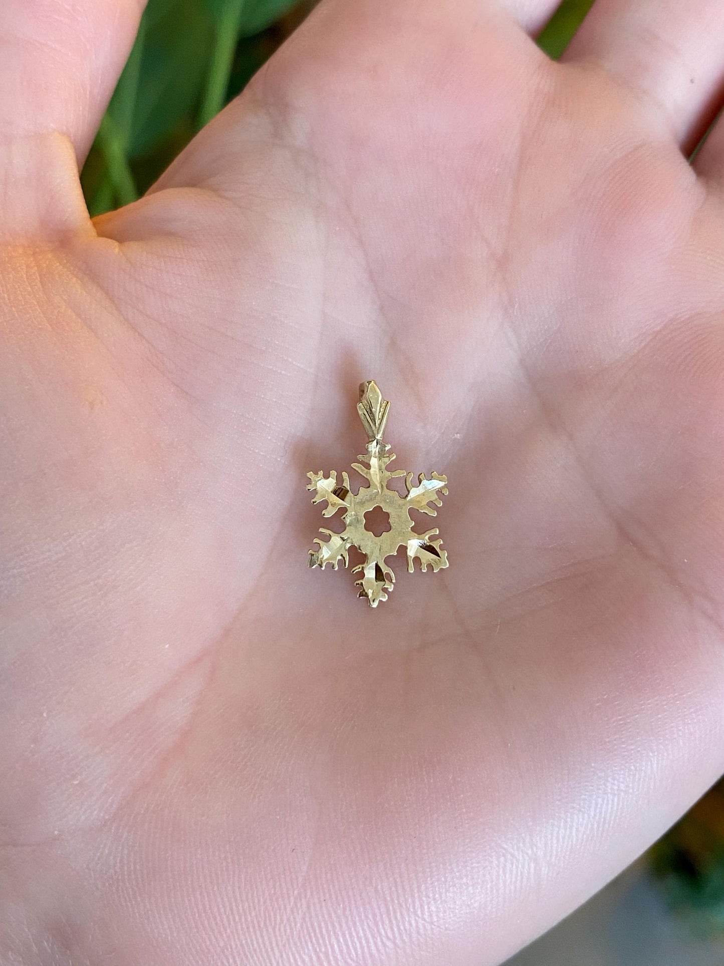 Vintage Solid 14k Yellow Gold Diamond Cut Snowflake Charm